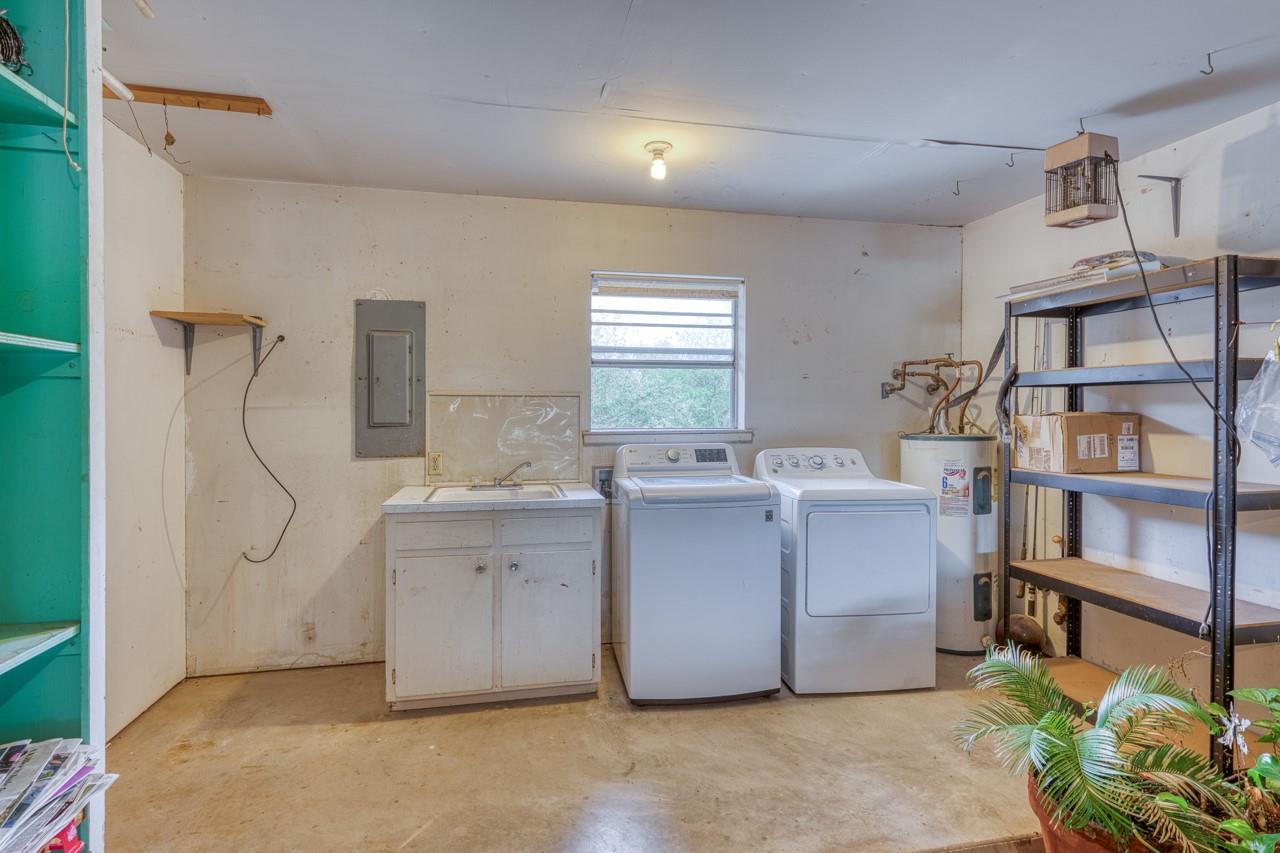 4317 River Oaks Dr, Kingsland, TX 78639