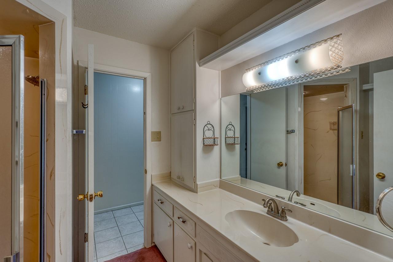 4317 River Oaks Dr, Kingsland, TX 78639