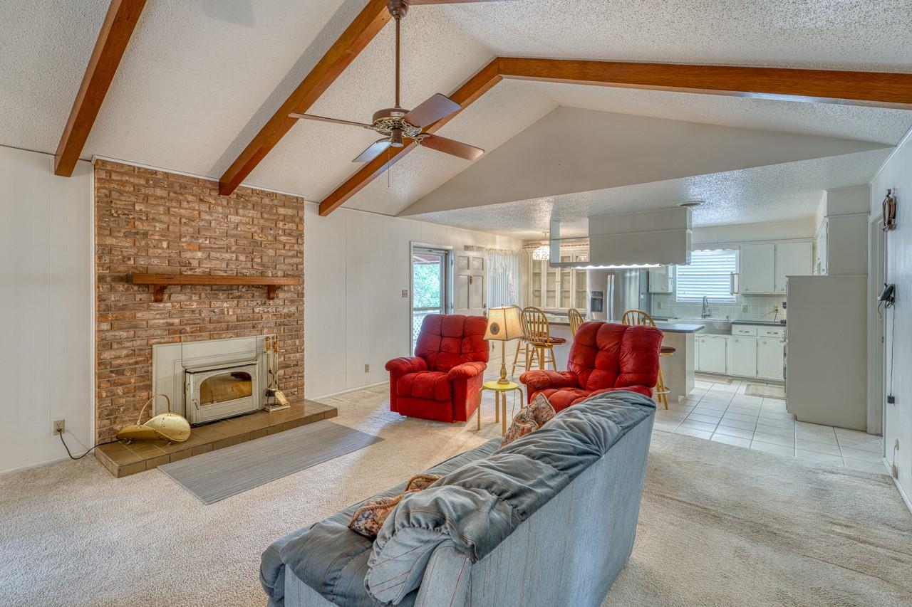 4317 River Oaks Dr, Kingsland, TX 78639