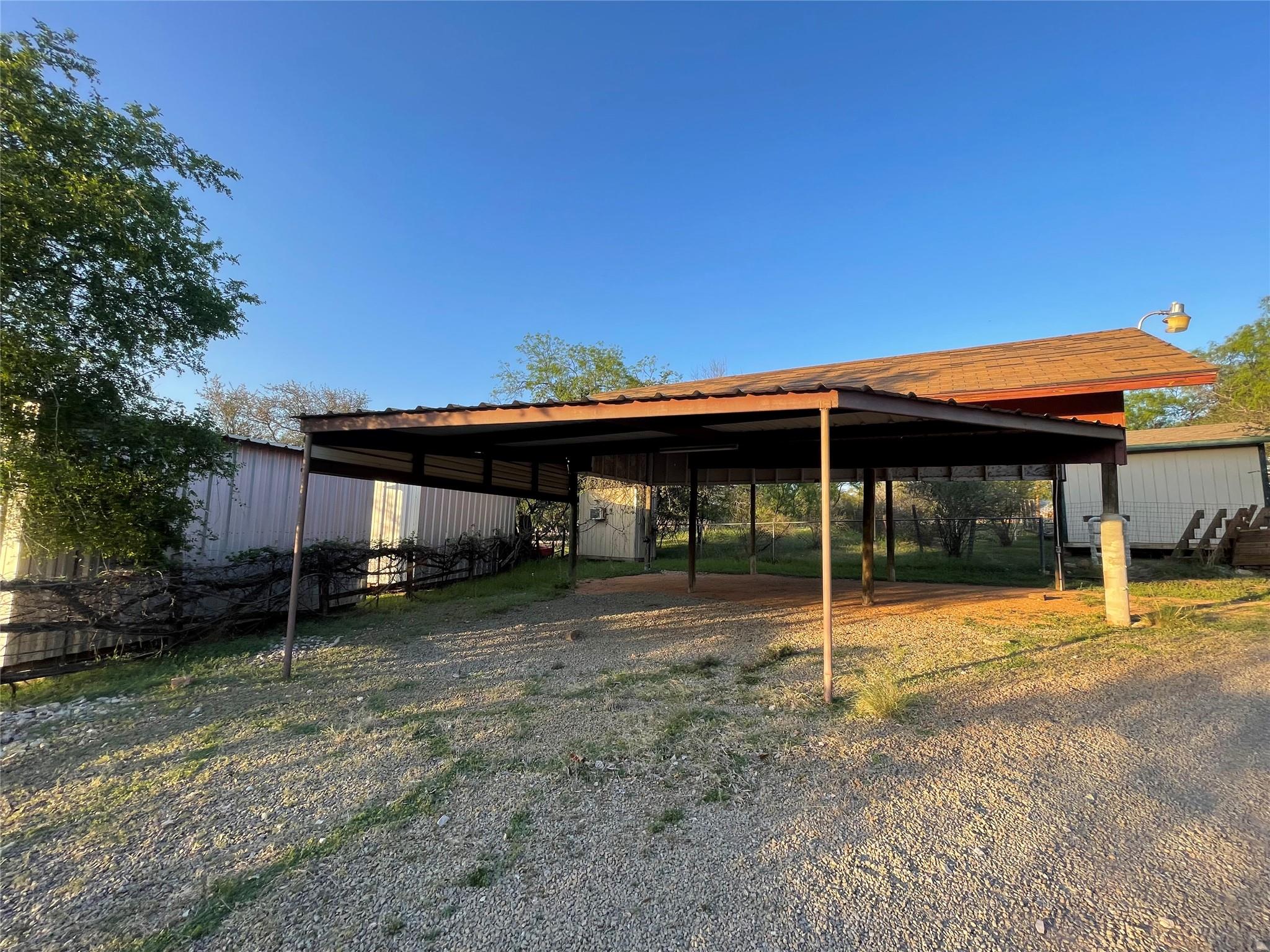 4317 River Oaks Dr, Kingsland, TX 78639