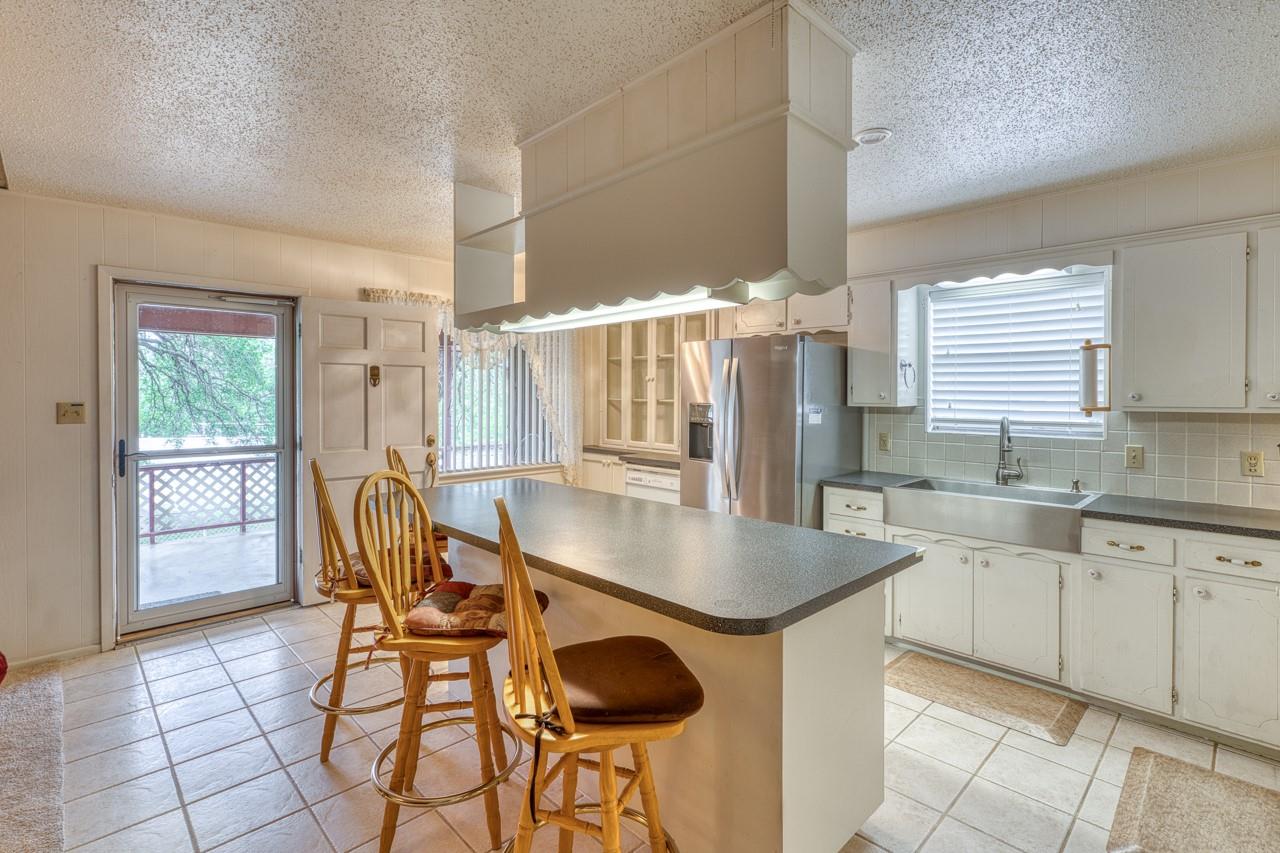 4317 River Oaks Dr, Kingsland, TX 78639