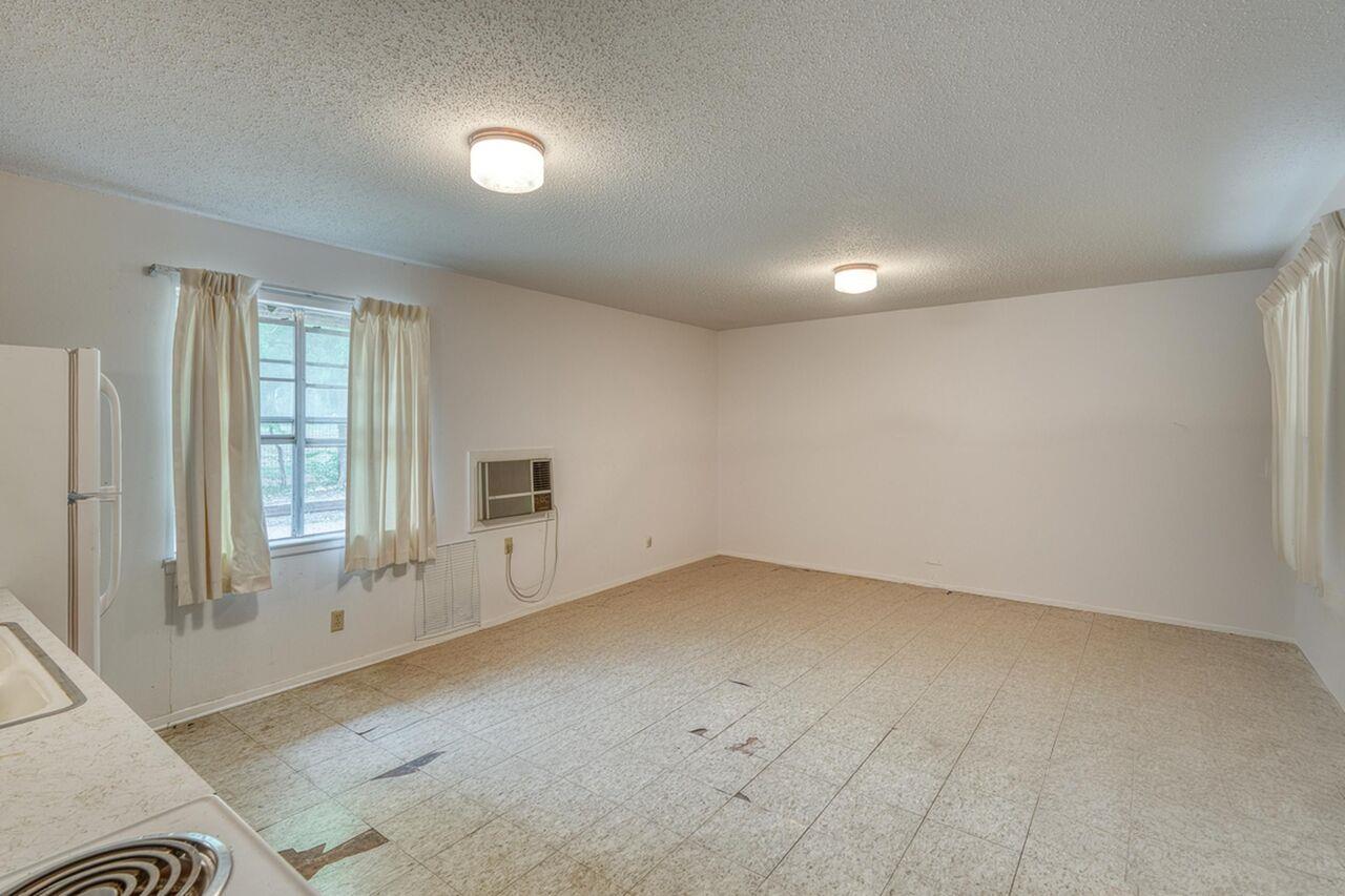 4317 River Oaks Dr, Kingsland, TX 78639