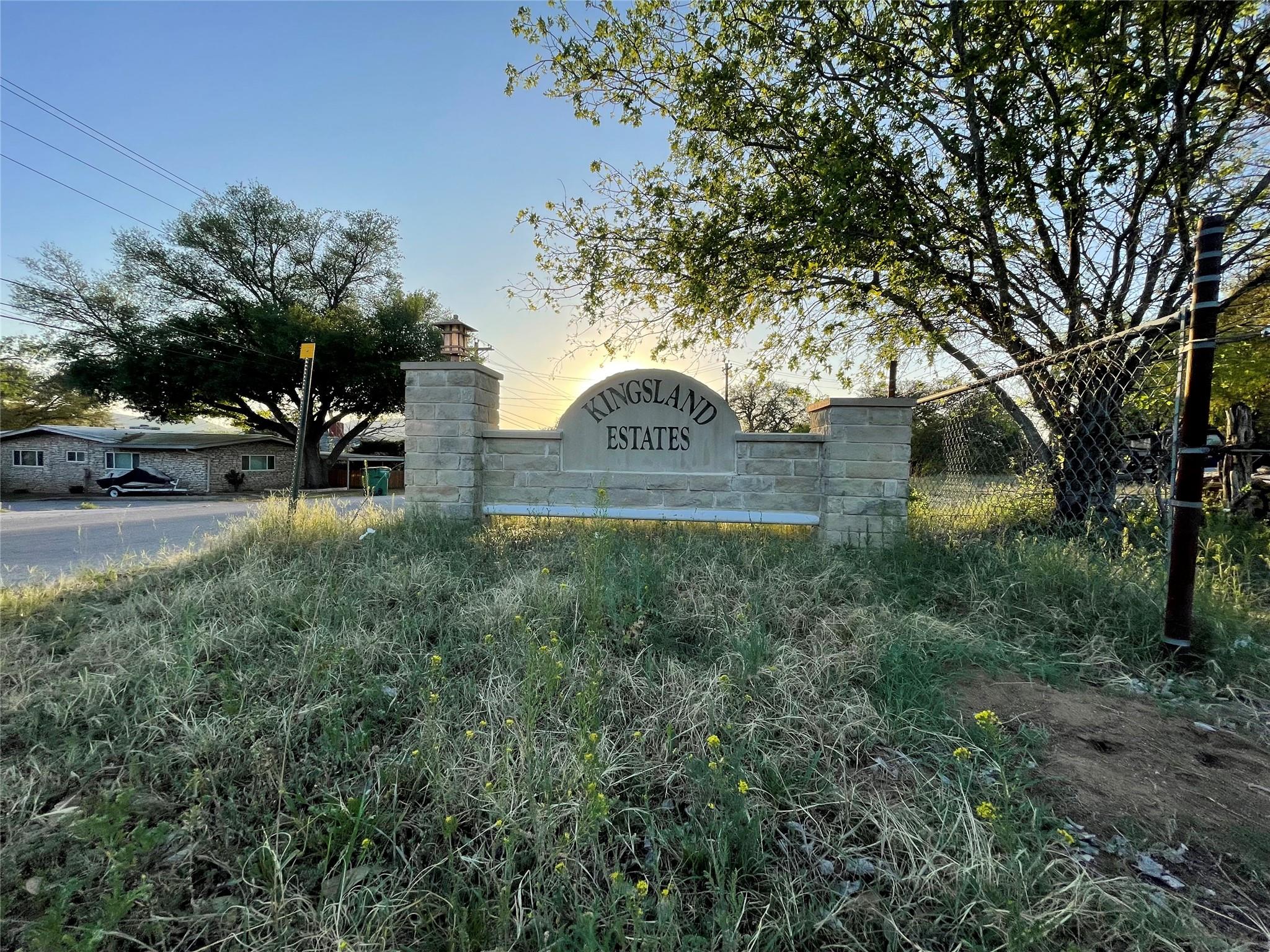 4317 River Oaks Dr, Kingsland, TX 78639