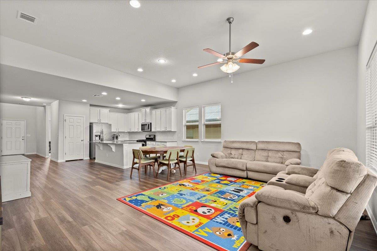 213 Munk Ln, Leander, TX 78641