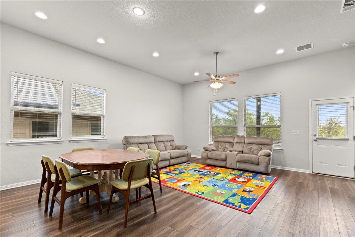 213 Munk Ln, Leander, TX 78641