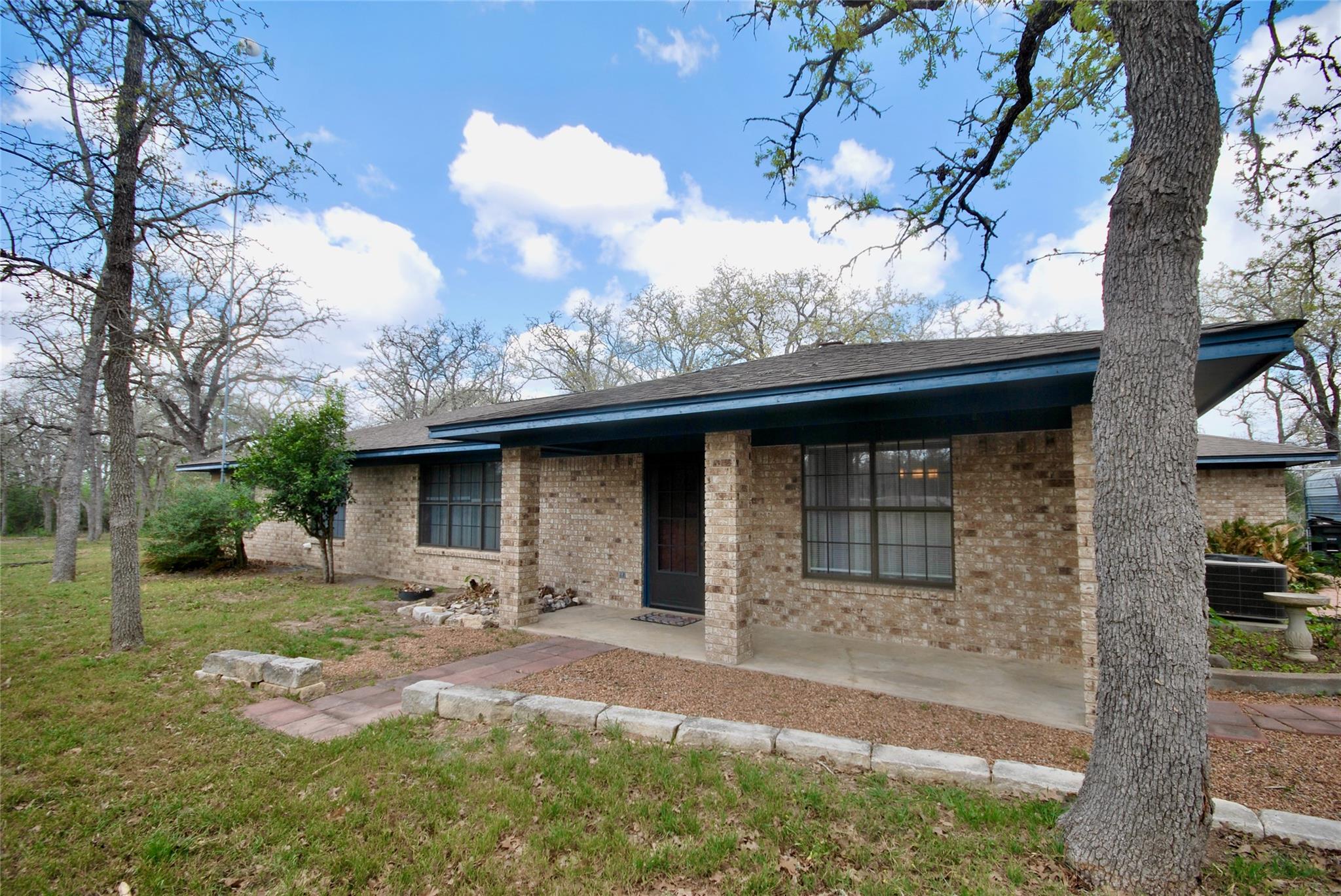 6911 Fm 532, Gonzales, TX 78629
