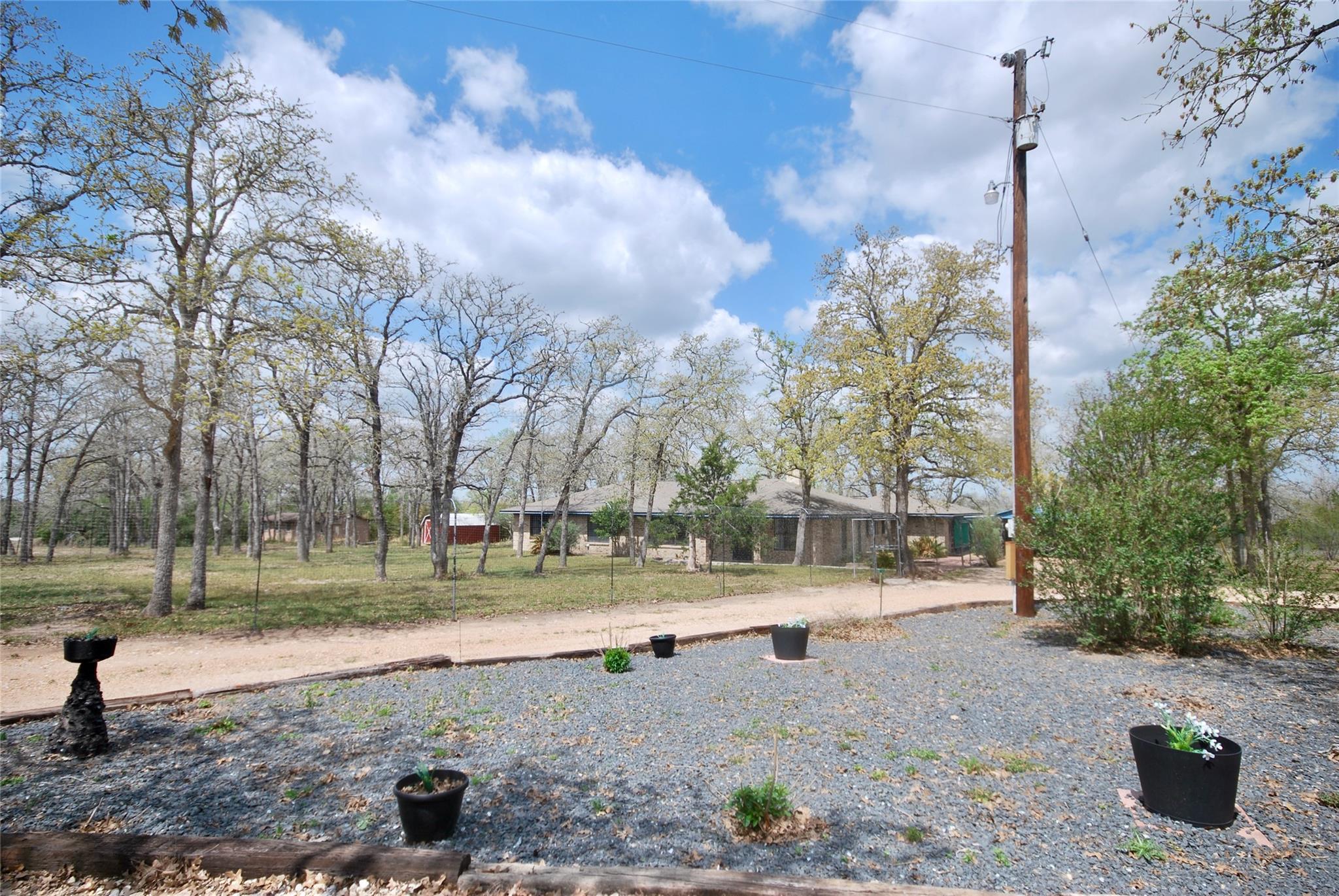 6911 Fm 532, Gonzales, TX 78629
