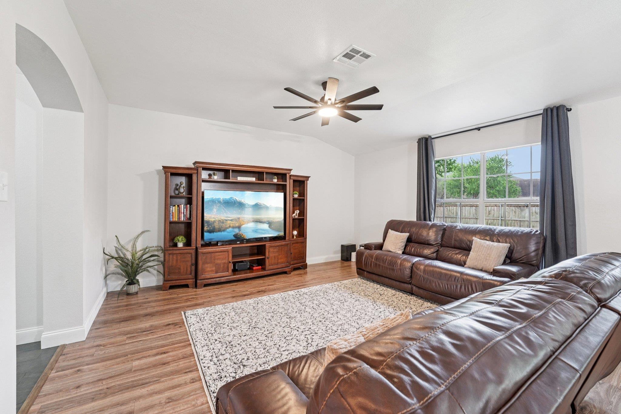 124 Waterlily Way, Hutto, TX 78634