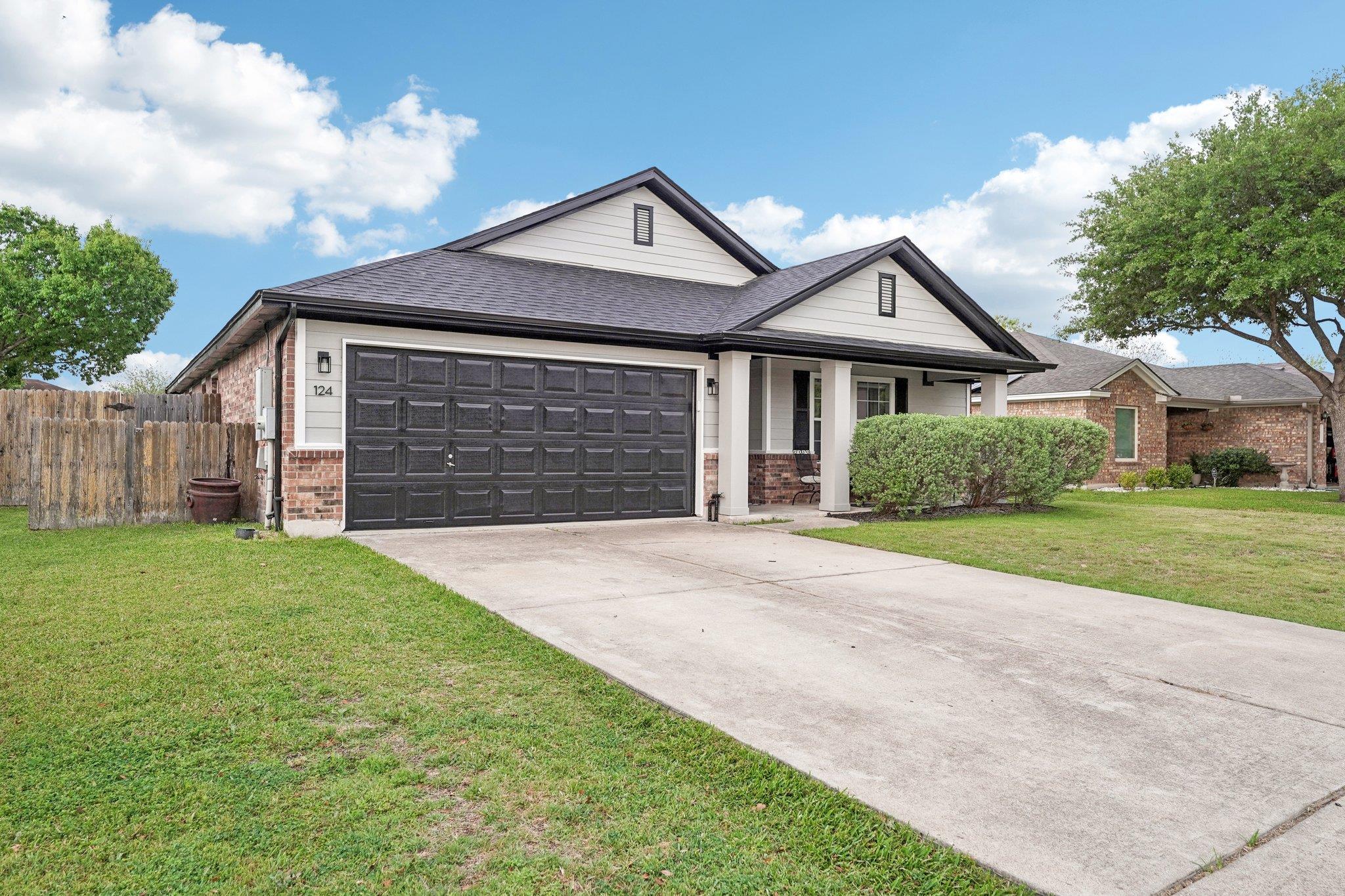 124 Waterlily Way, Hutto, TX 78634