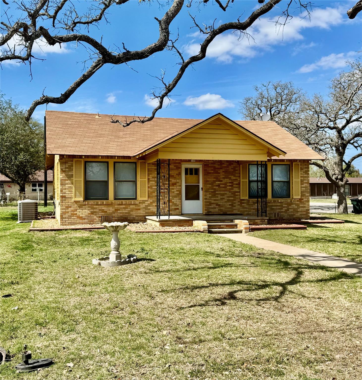 589 N Chambers St, Giddings, TX 78942