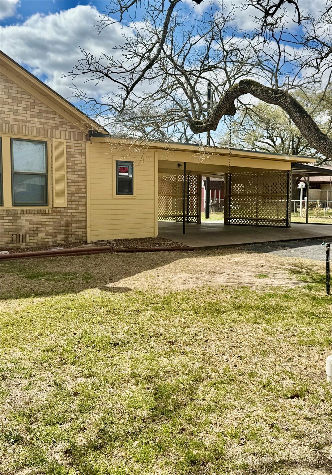 589 N Chambers St, Giddings, TX 78942