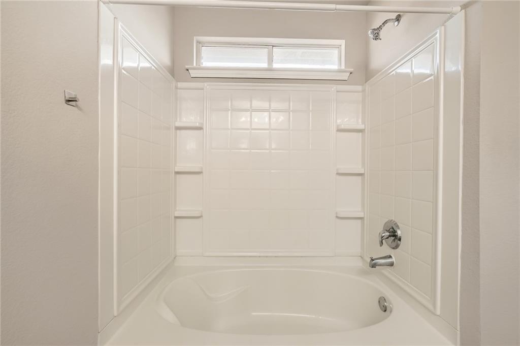 612 Copper Ct, Jarrell, TX 76537