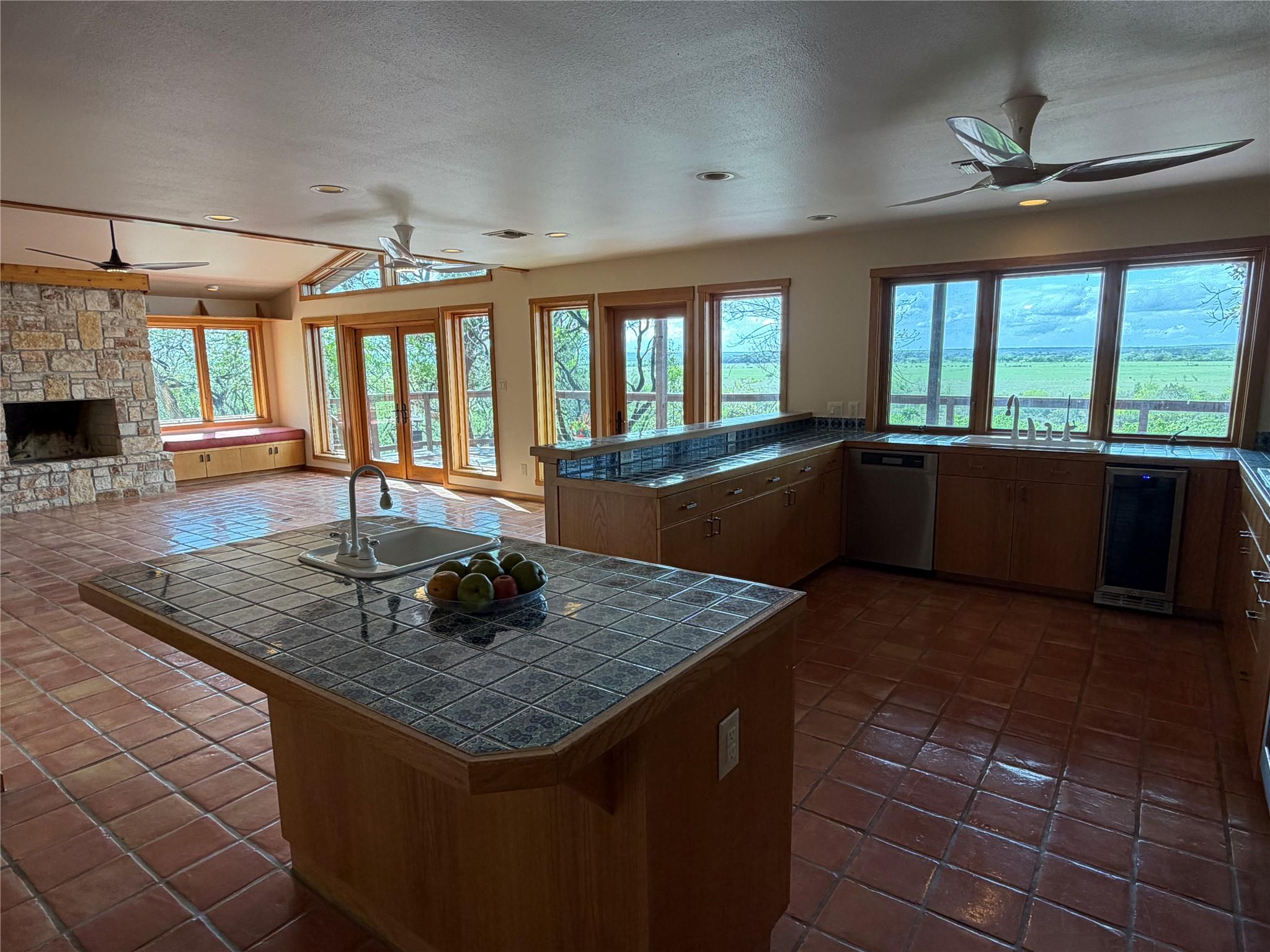 212 Comanche Cp, Kyle, TX 78640