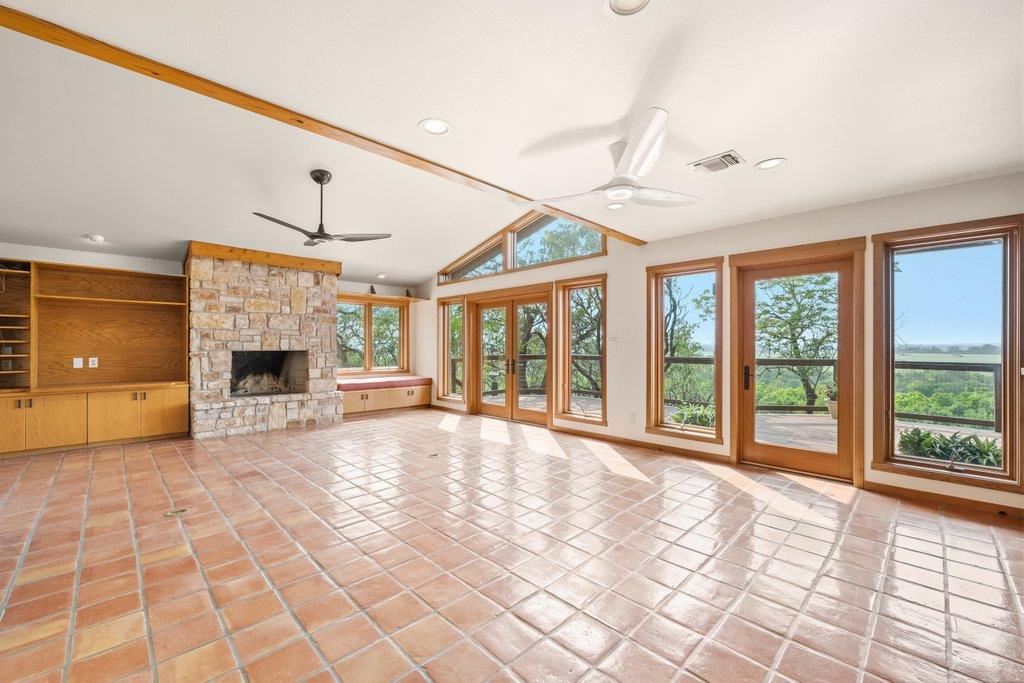 212 Comanche Cp, Kyle, TX 78640