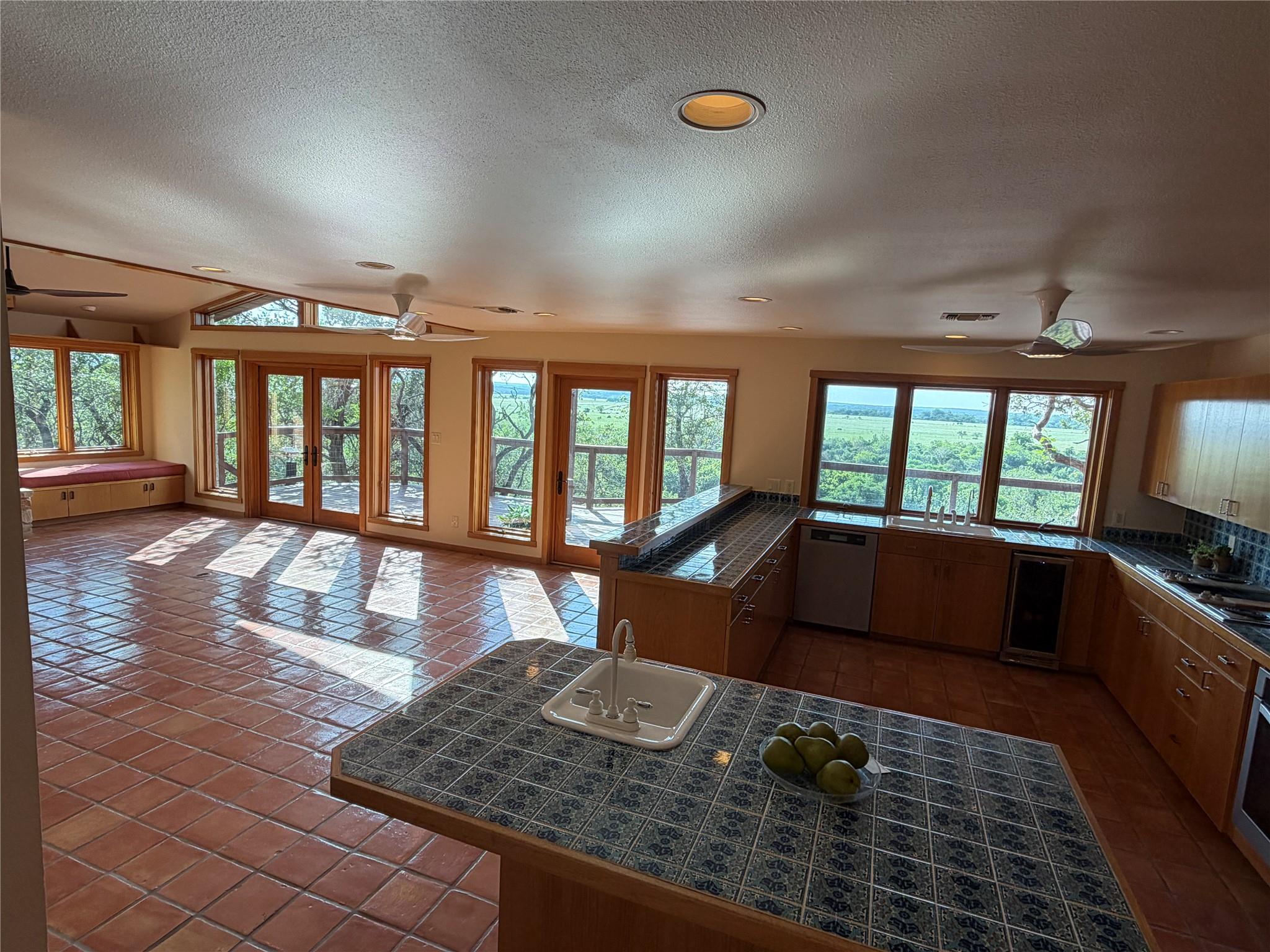 212 Comanche Cp, Kyle, TX 78640