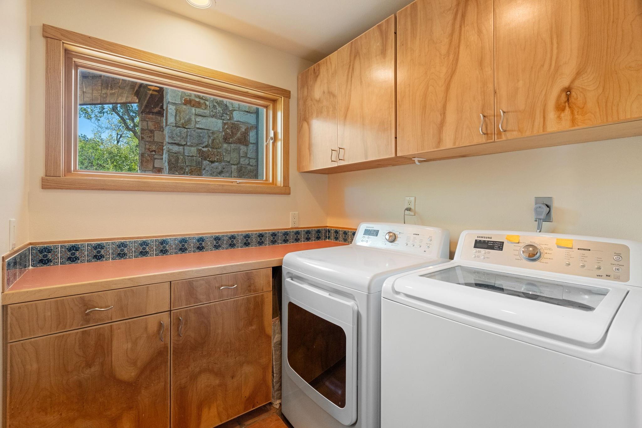 212 Comanche Cp, Kyle, TX 78640