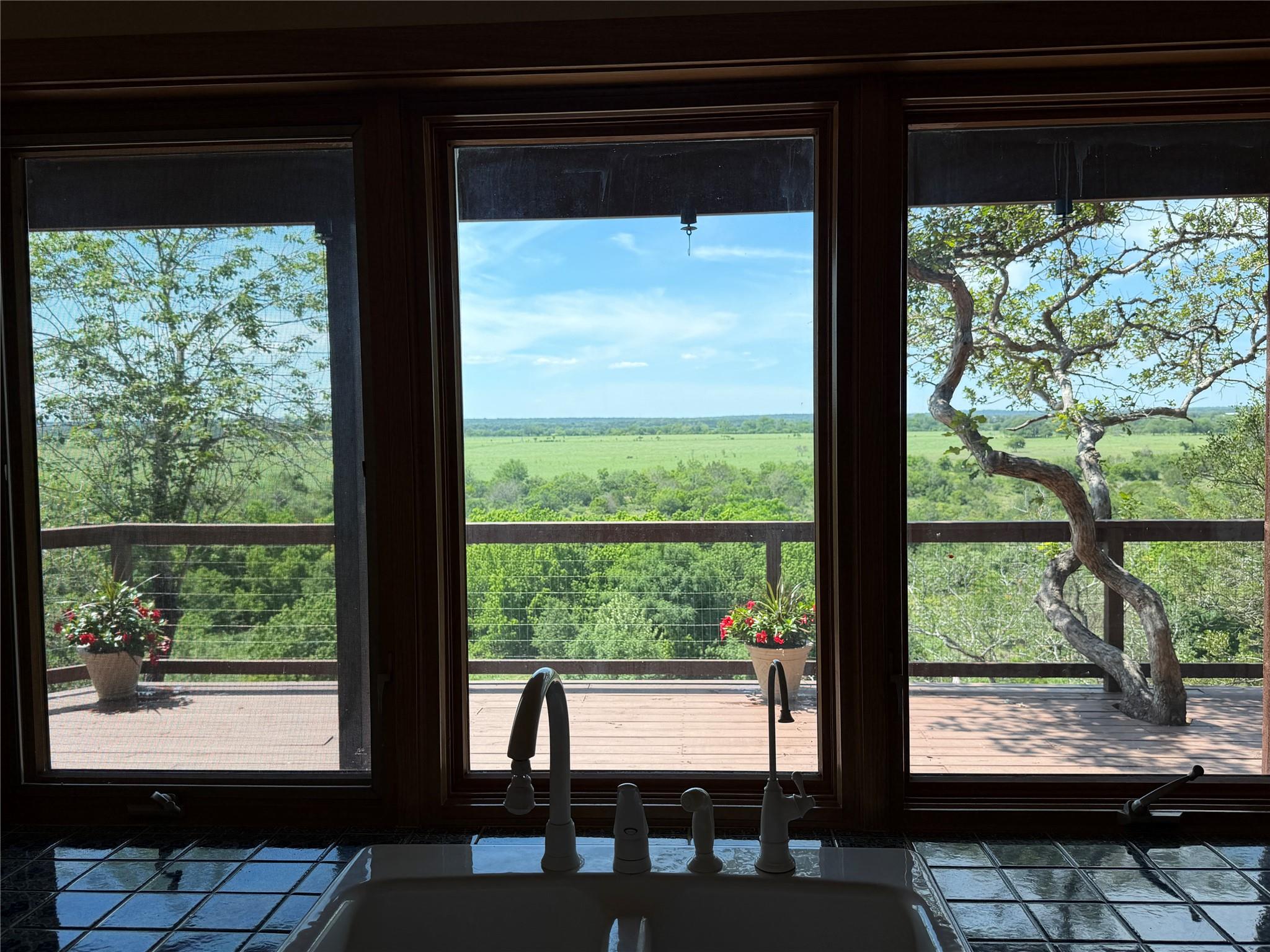 212 Comanche Cp, Kyle, TX 78640