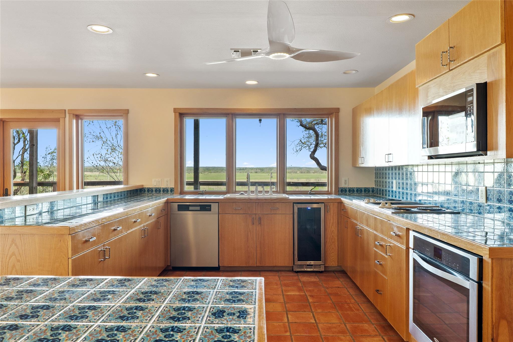 212 Comanche Cp, Kyle, TX 78640