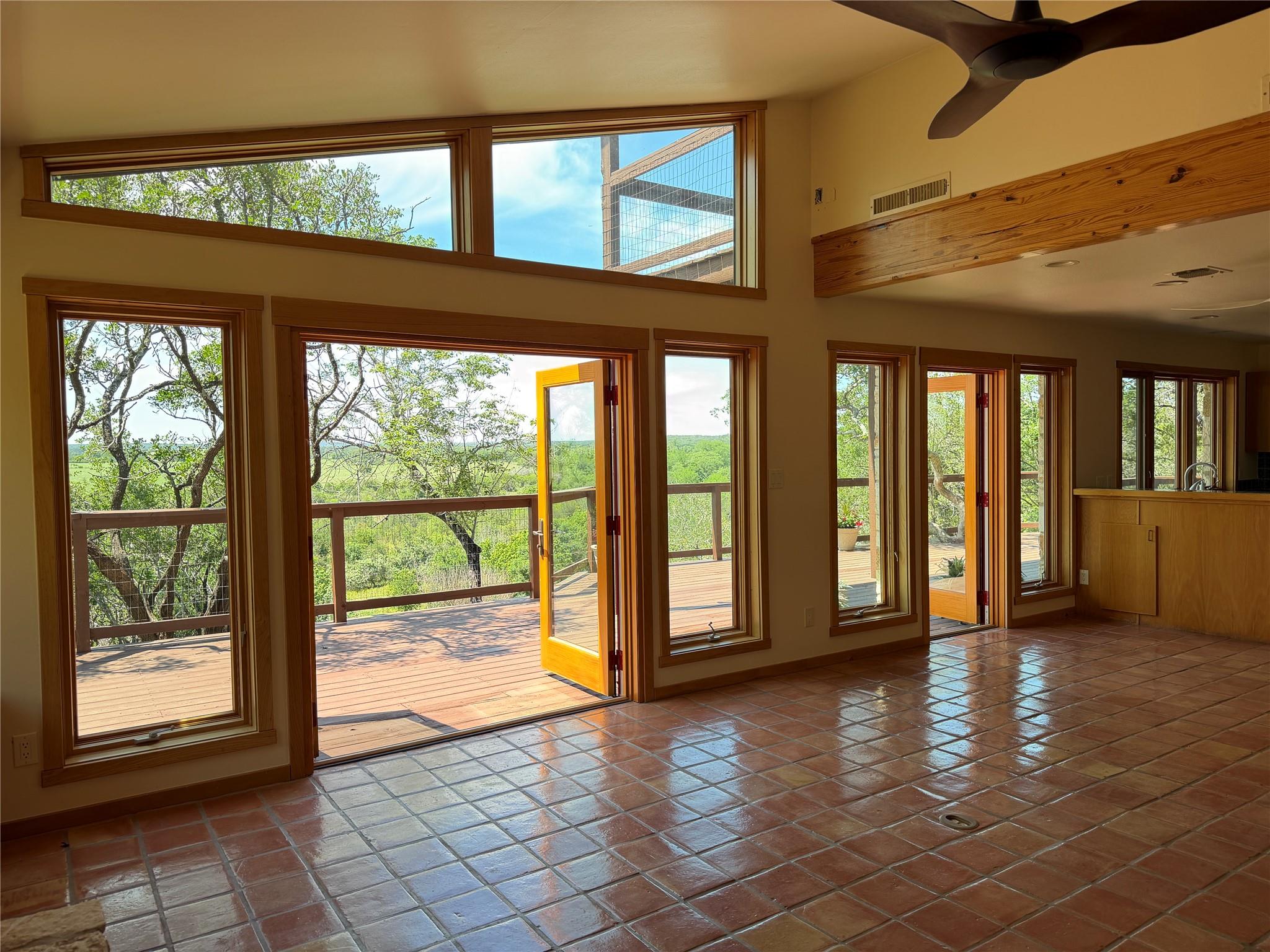 212 Comanche Cp, Kyle, TX 78640