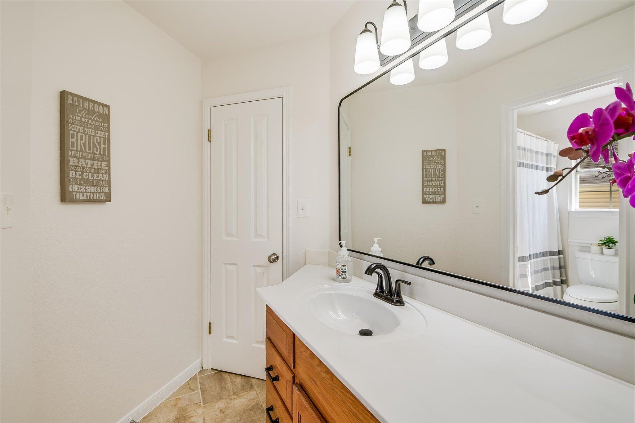 806 Mountain View Dr, Pflugerville, TX 78660