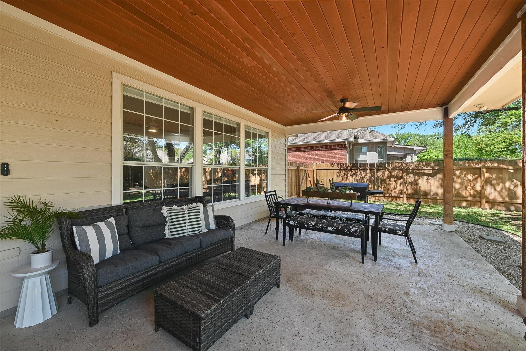 806 Mountain View Dr, Pflugerville, TX 78660