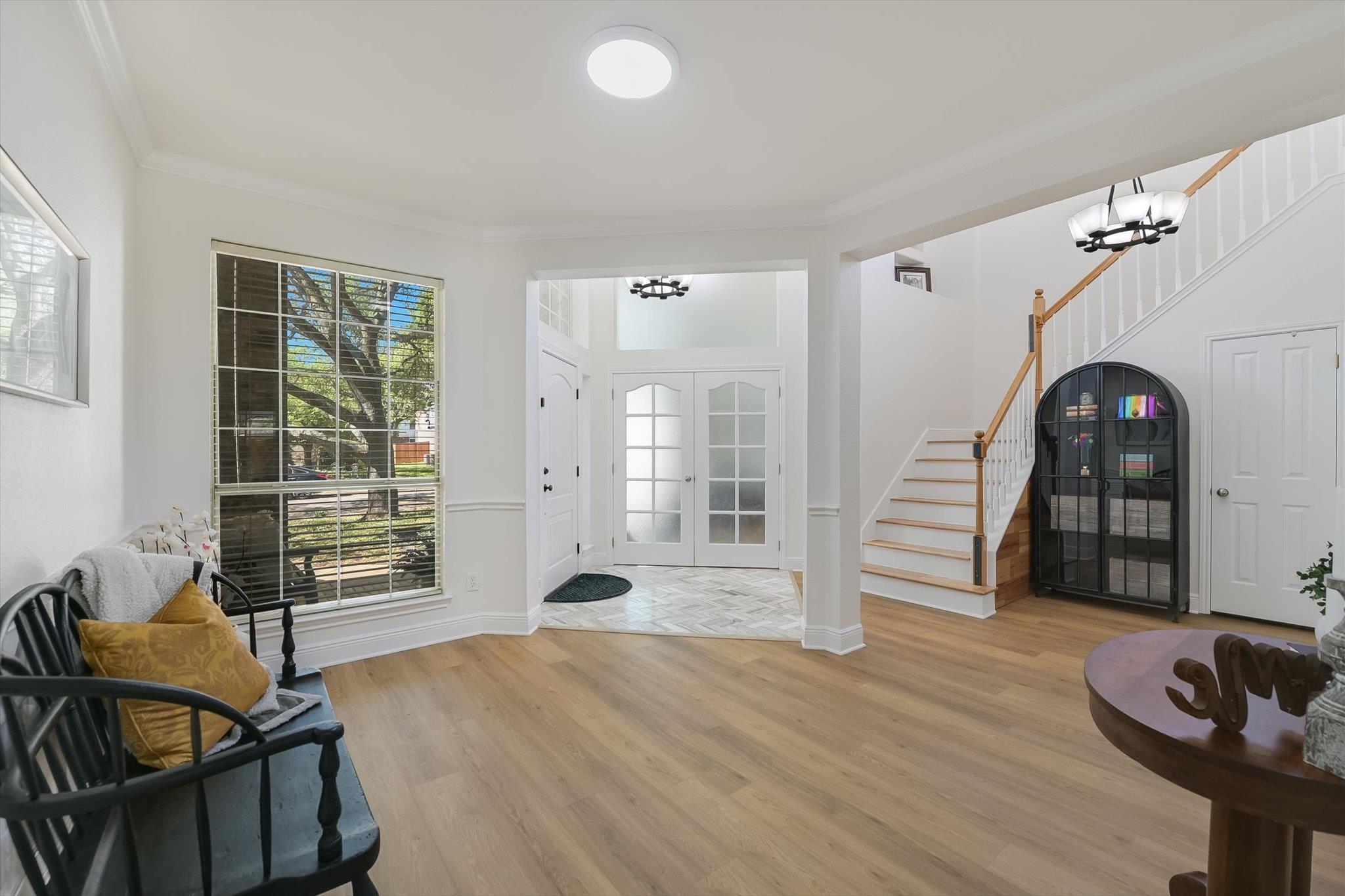 806 Mountain View Dr, Pflugerville, TX 78660