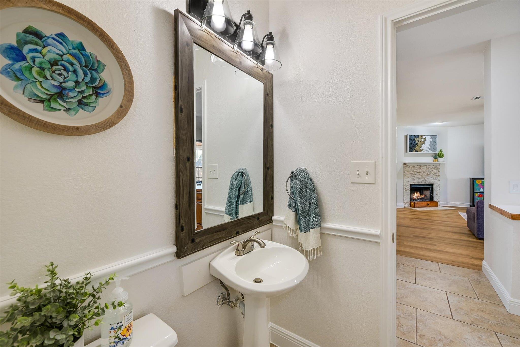 806 Mountain View Dr, Pflugerville, TX 78660