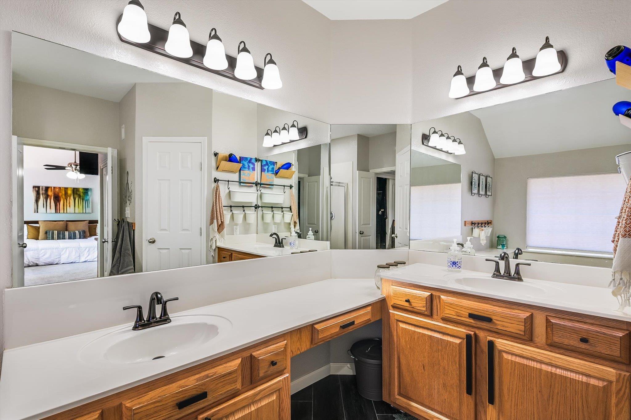 806 Mountain View Dr, Pflugerville, TX 78660