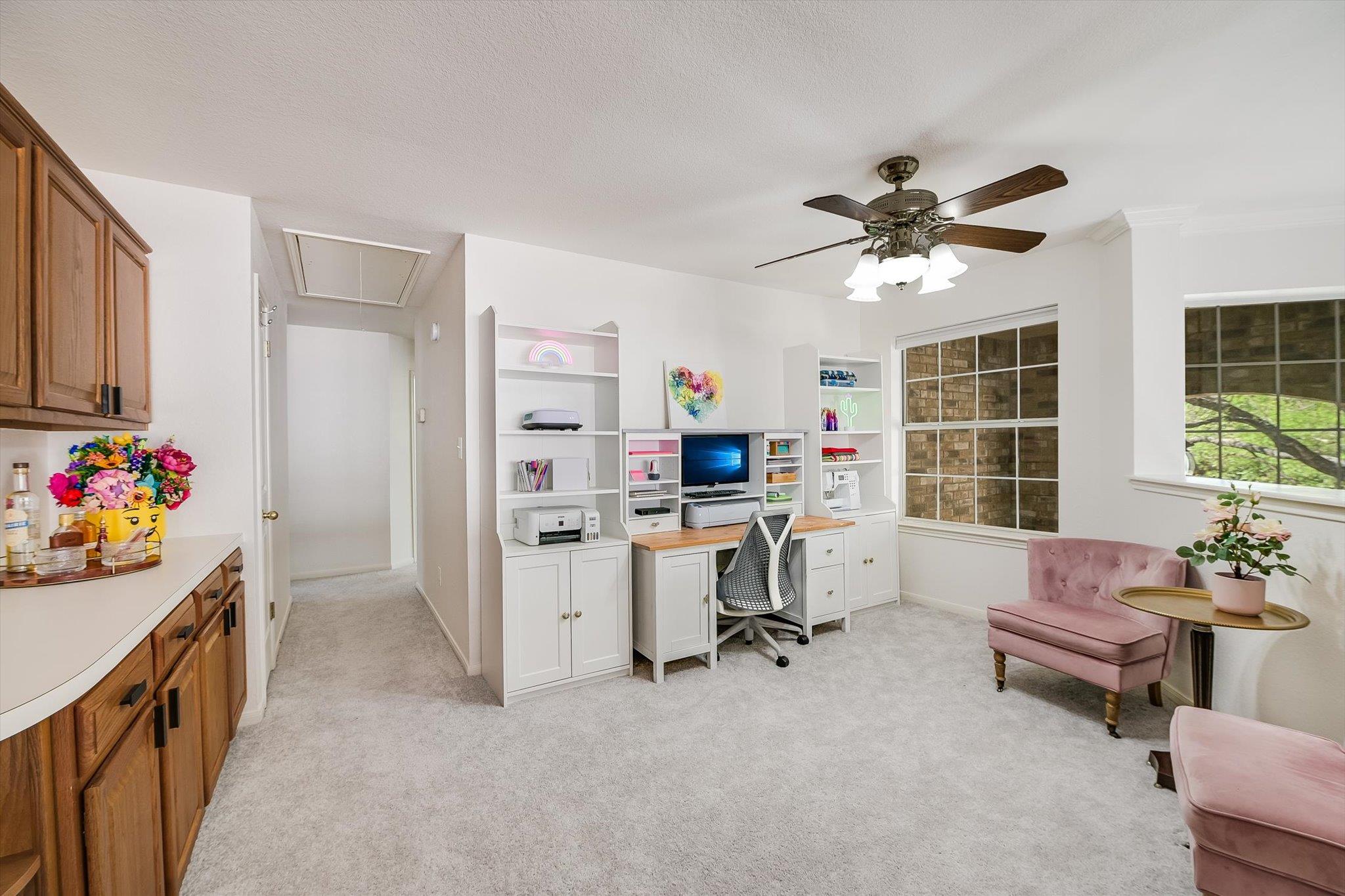 806 Mountain View Dr, Pflugerville, TX 78660