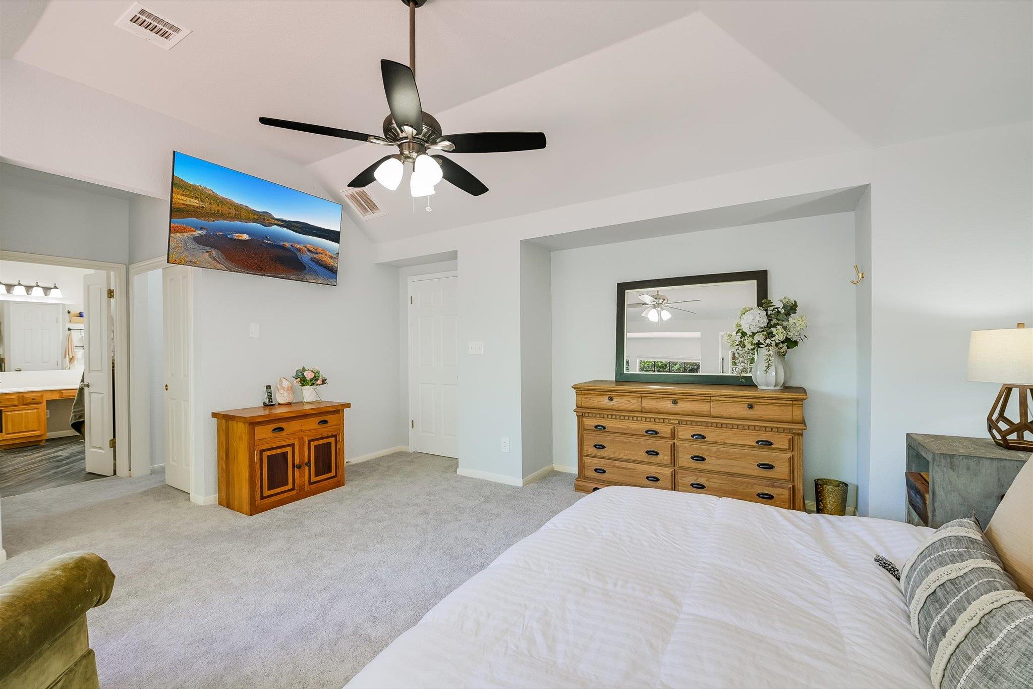 806 Mountain View Dr, Pflugerville, TX 78660