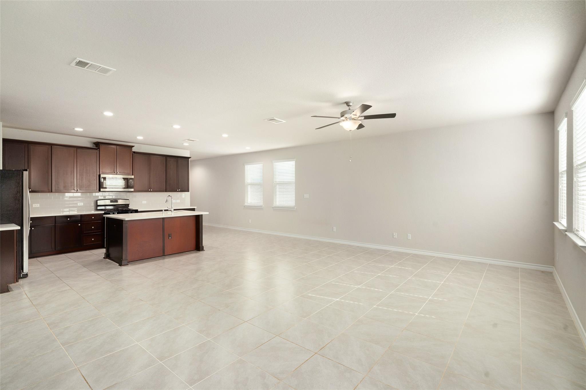 147 Mary Max Cir, San Marcos, TX 78666