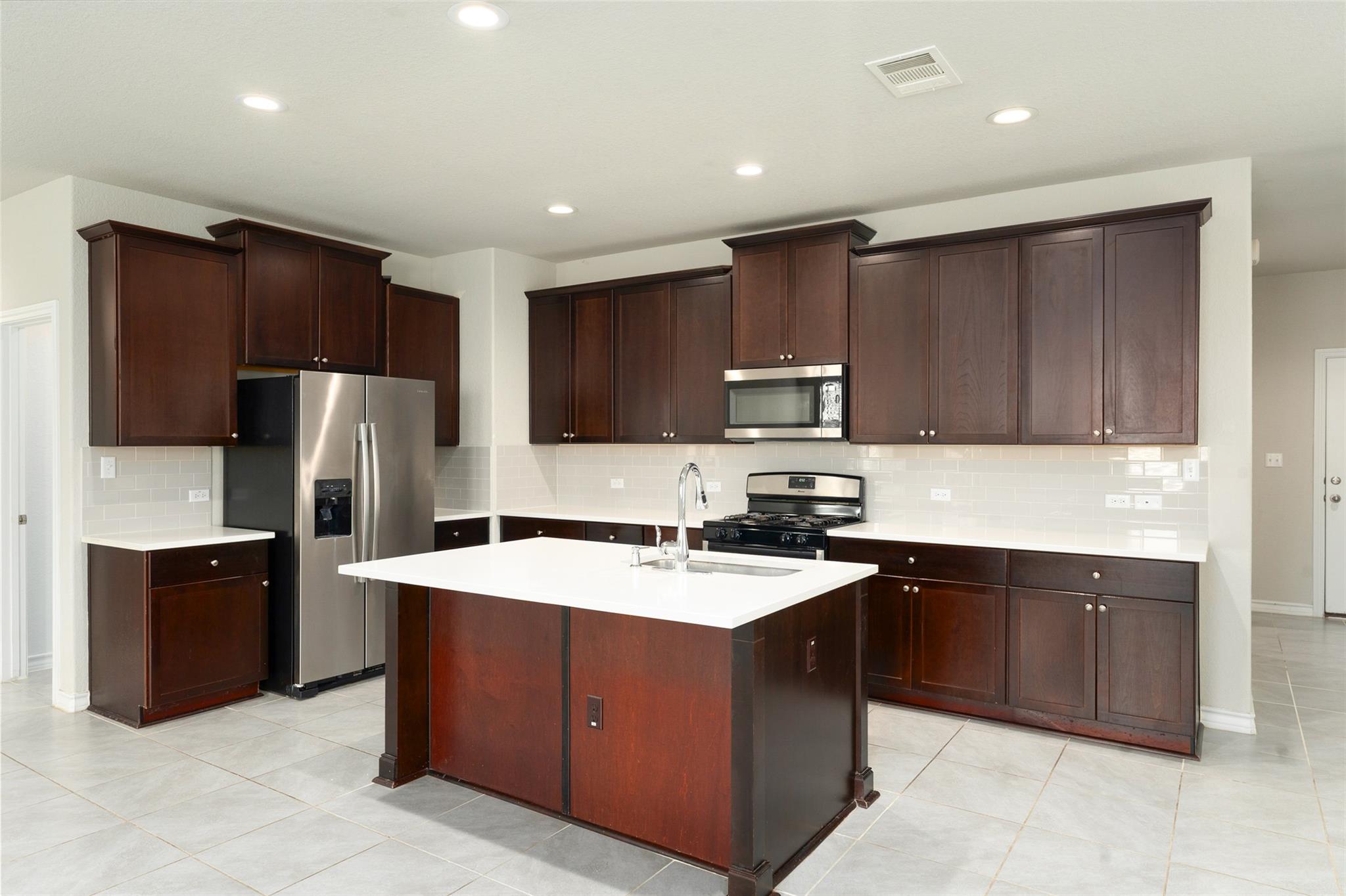 147 Mary Max Cir, San Marcos, TX 78666