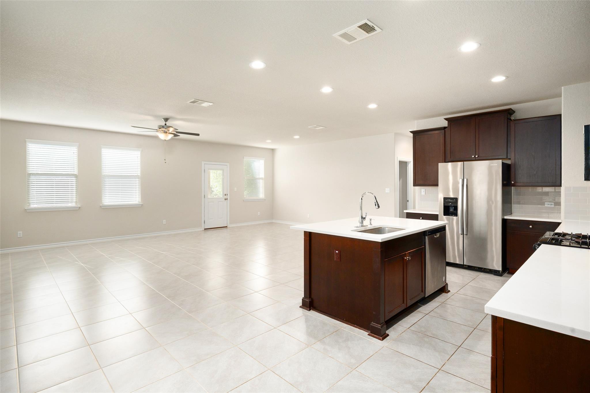 147 Mary Max Cir, San Marcos, TX 78666