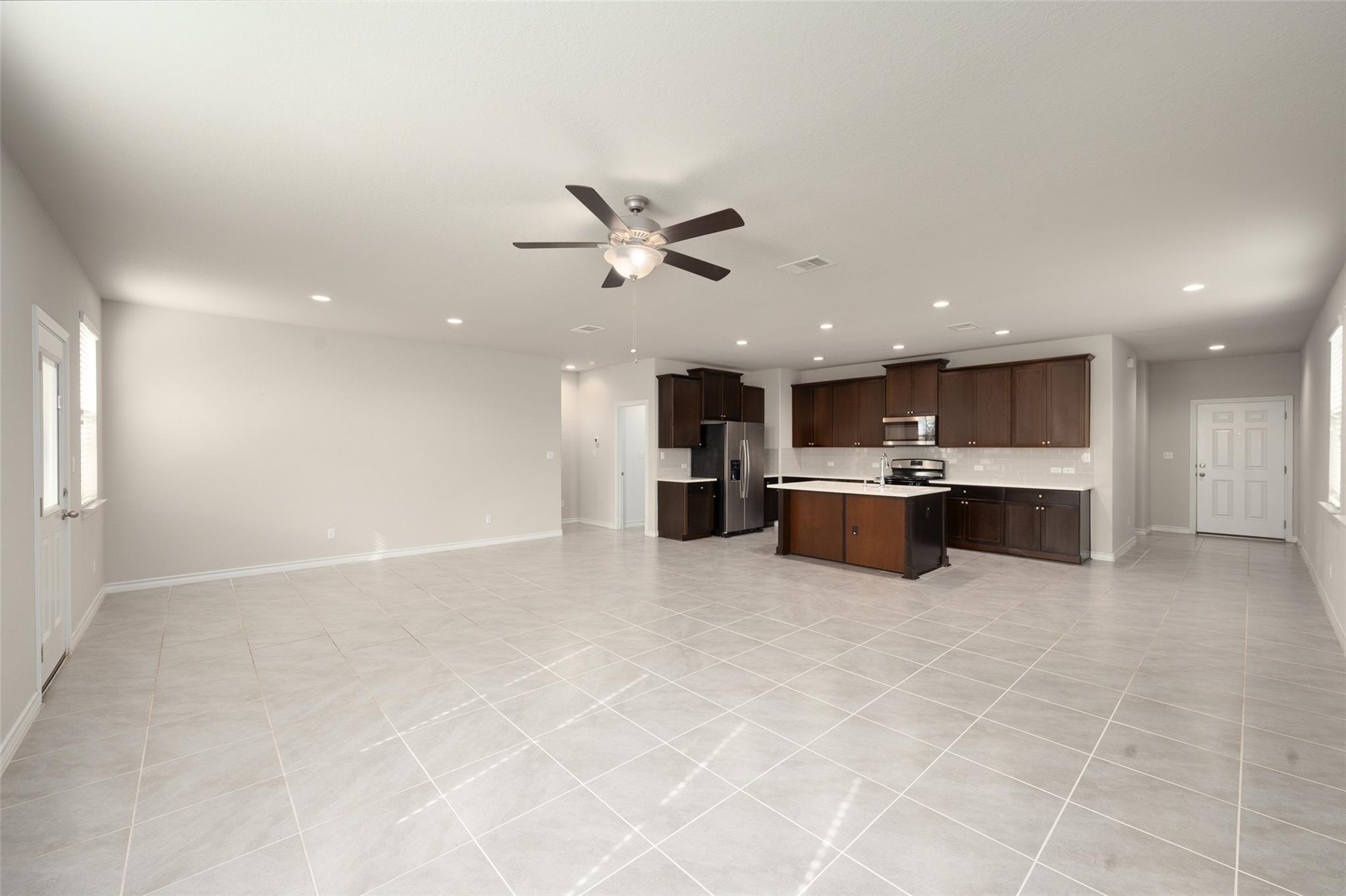 147 Mary Max Cir, San Marcos, TX 78666