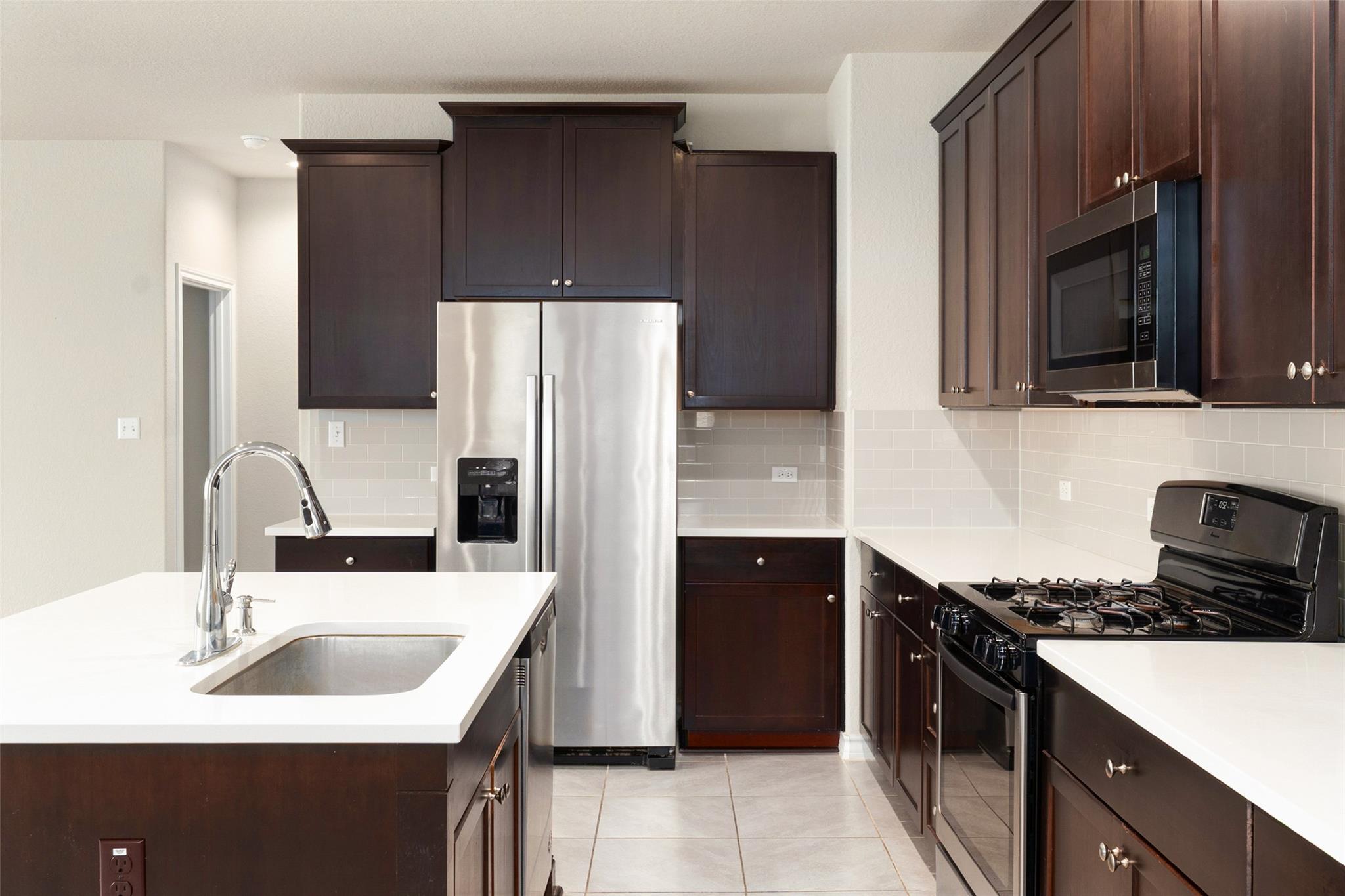 147 Mary Max Cir, San Marcos, TX 78666