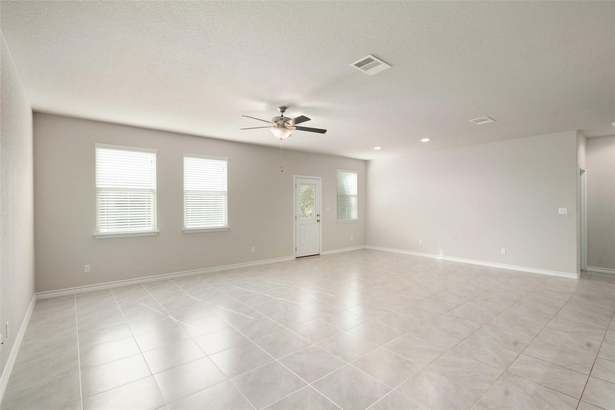 147 Mary Max Cir, San Marcos, TX 78666