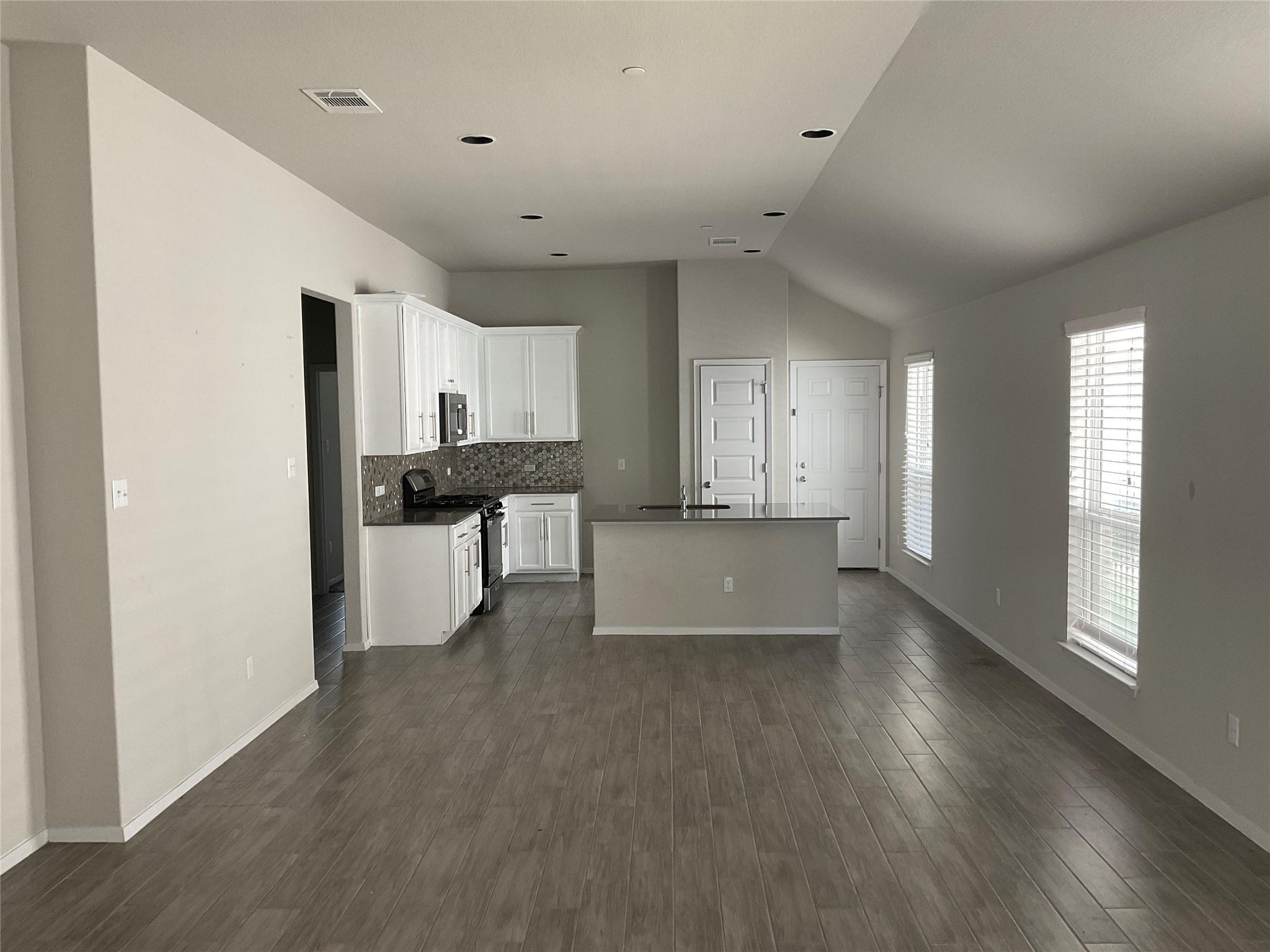 2800 NE Joe Dimaggio Lane St # 99, Round Rock, TX 78665