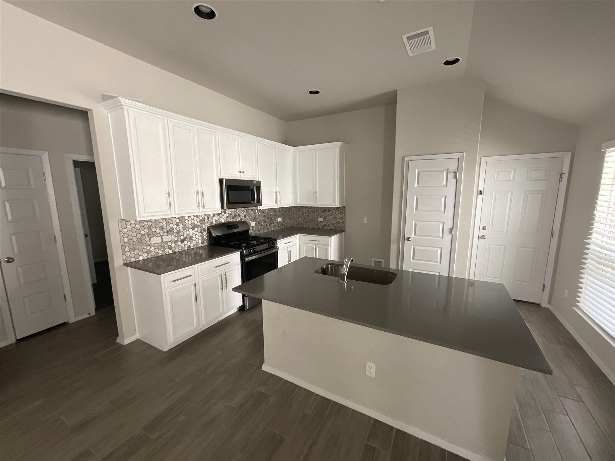 2800 NE Joe Dimaggio Lane St # 99, Round Rock, TX 78665