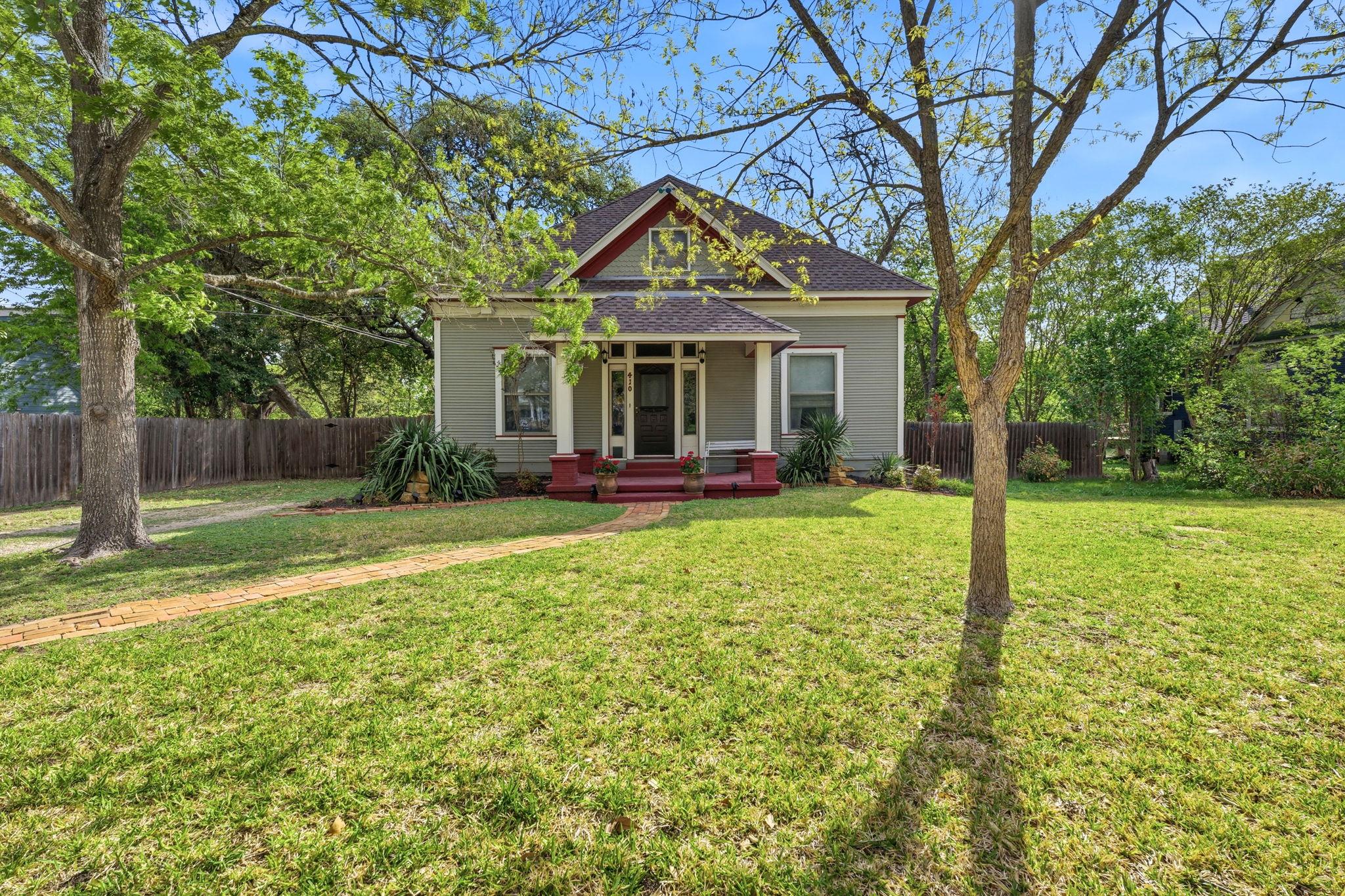 410 Cibilo St, Lockhart, TX 78644