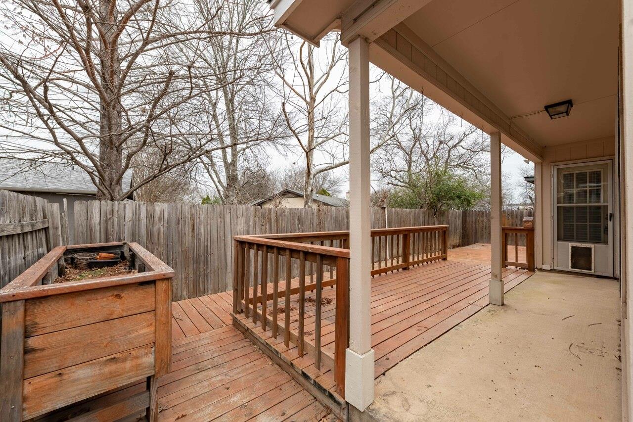 416 Village Ln, Buda, TX 78610