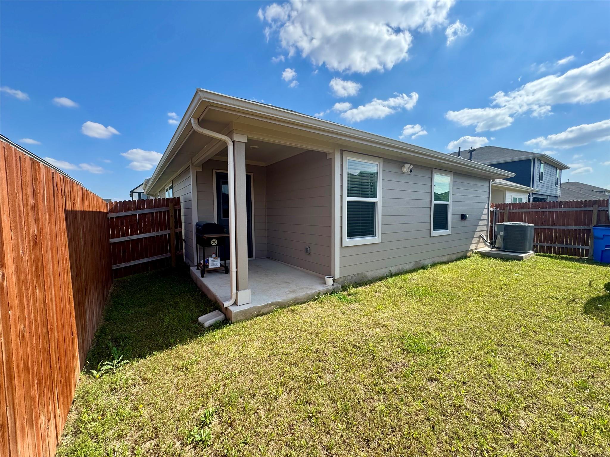 120 Gerasa Dr, Uhland, TX 78640