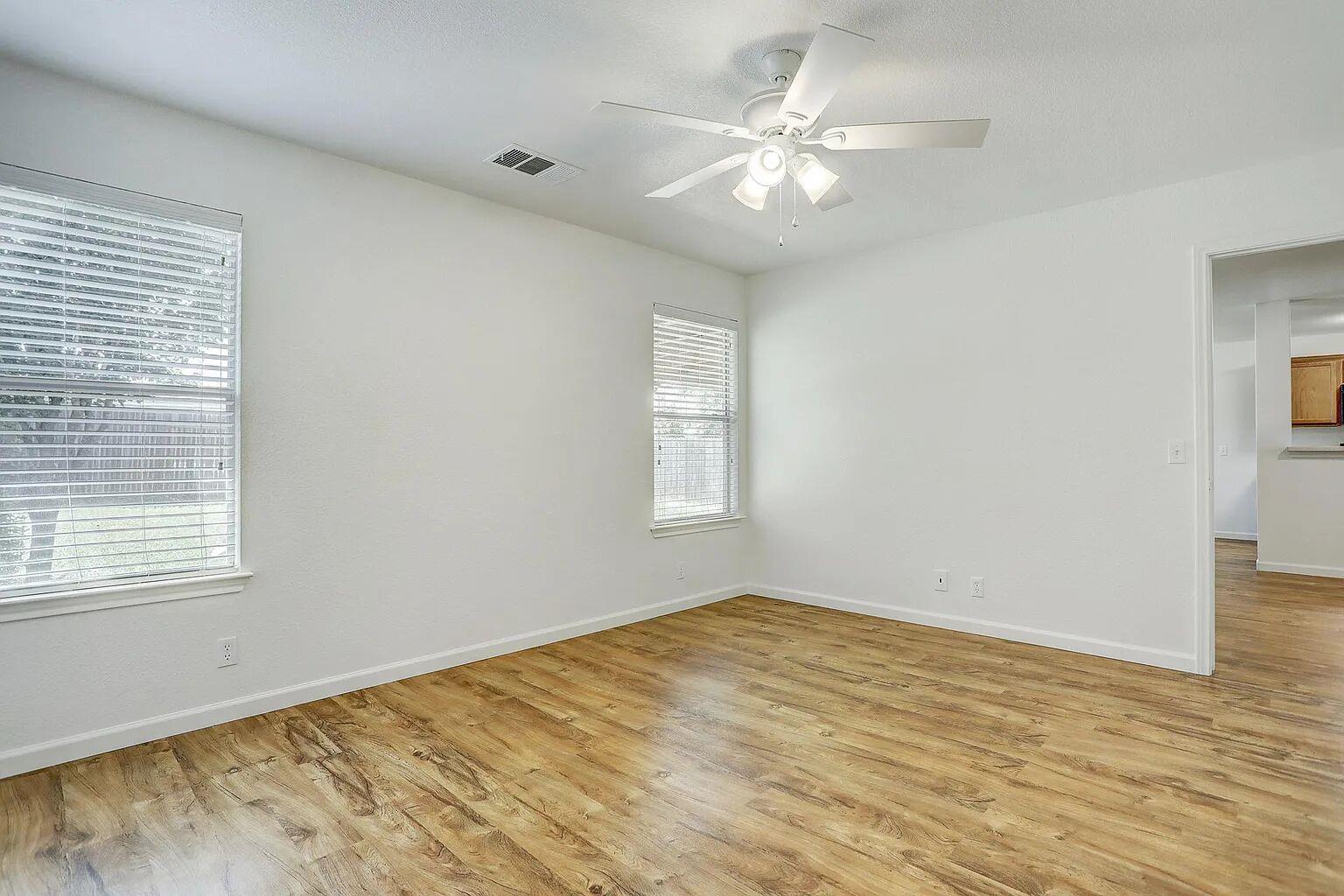 207 Tolcarne Dr, Hutto, TX 78634