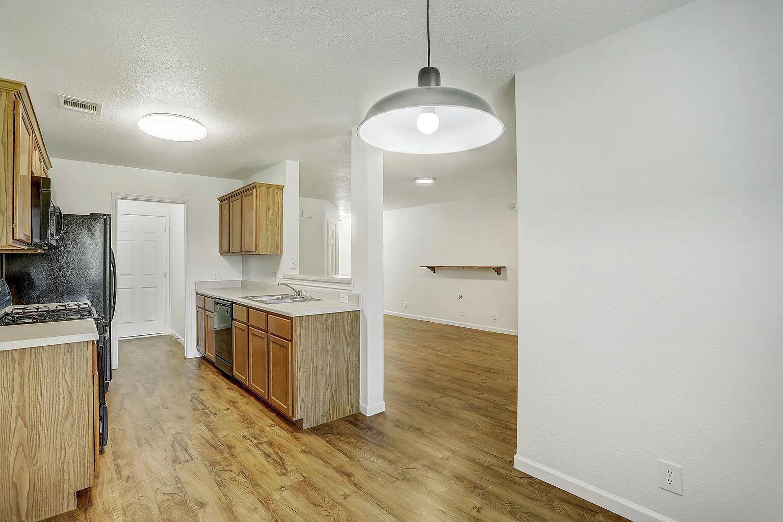 207 Tolcarne Dr, Hutto, TX 78634