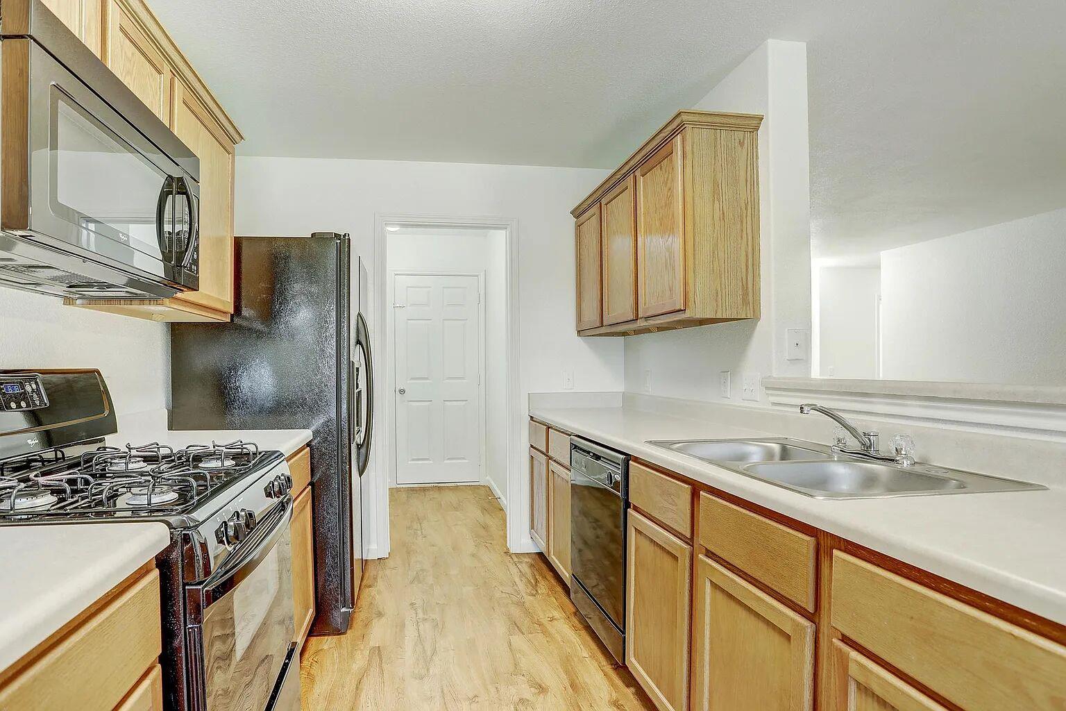 207 Tolcarne Dr, Hutto, TX 78634