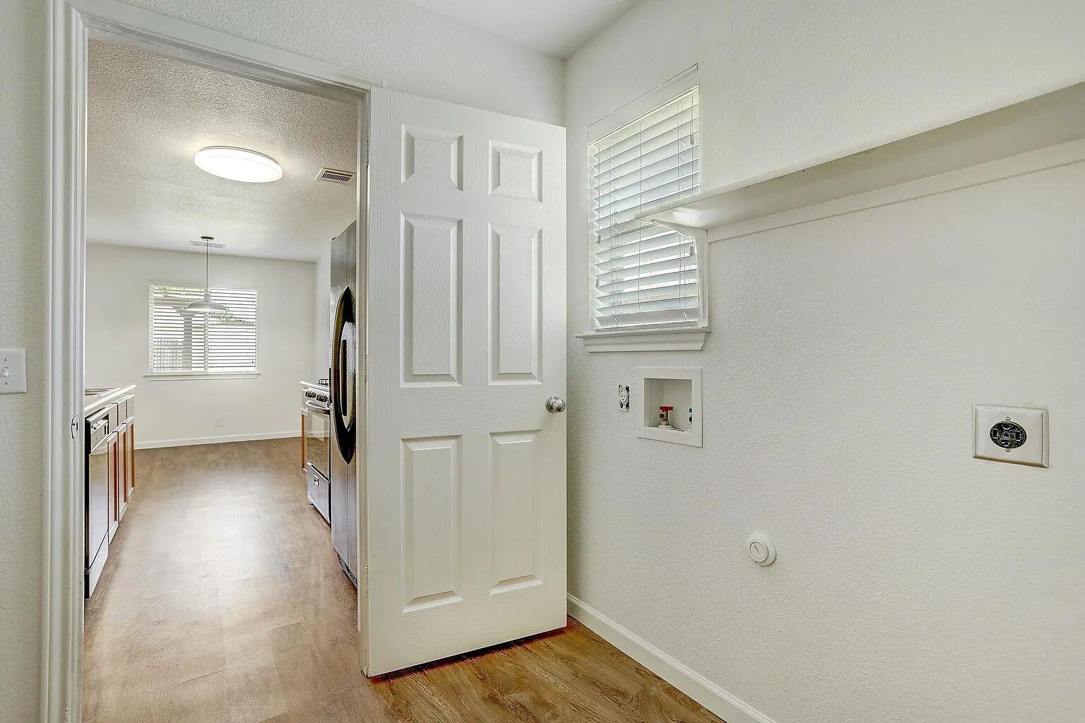 207 Tolcarne Dr, Hutto, TX 78634