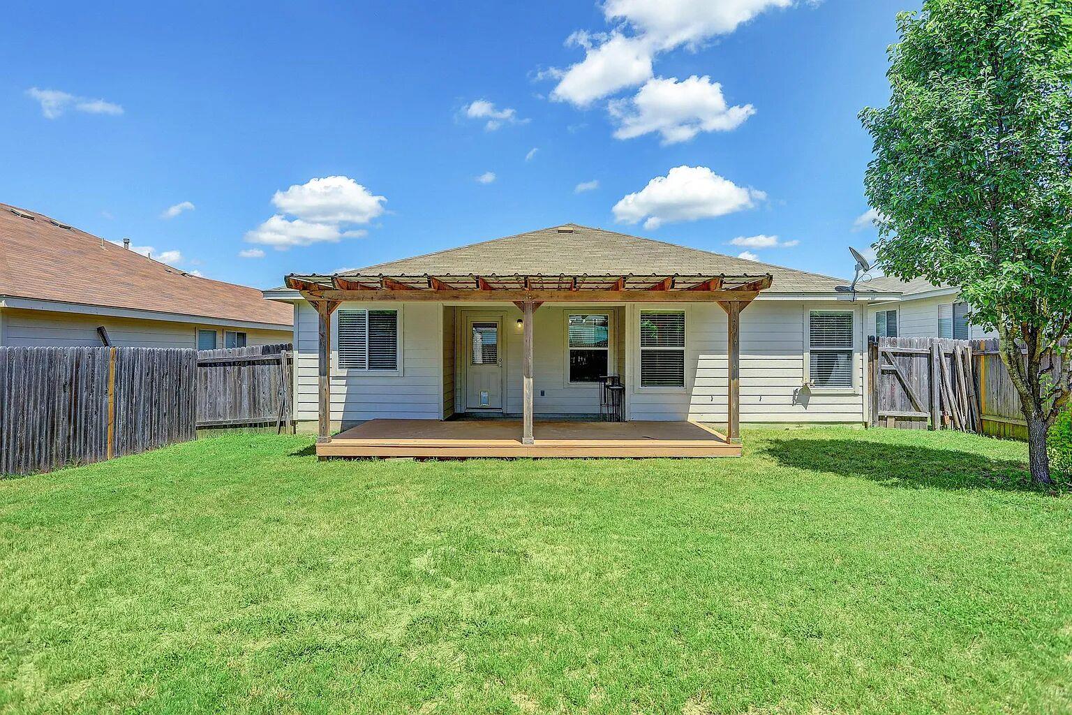 207 Tolcarne Dr, Hutto, TX 78634