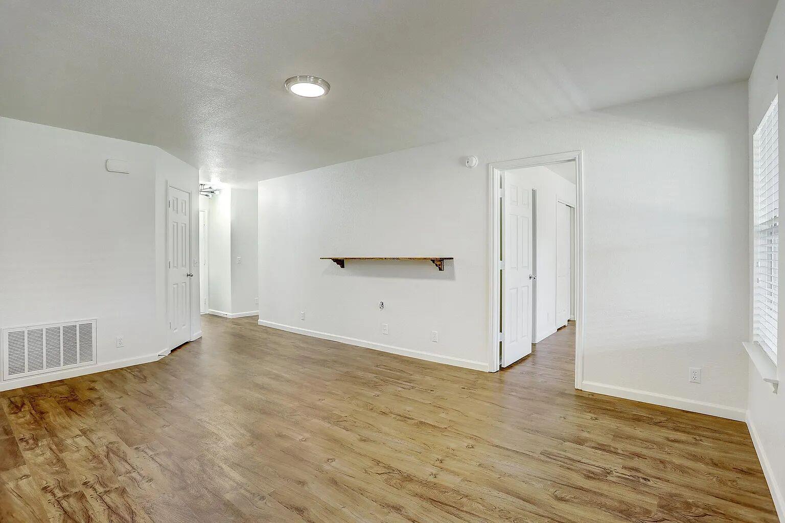 207 Tolcarne Dr, Hutto, TX 78634