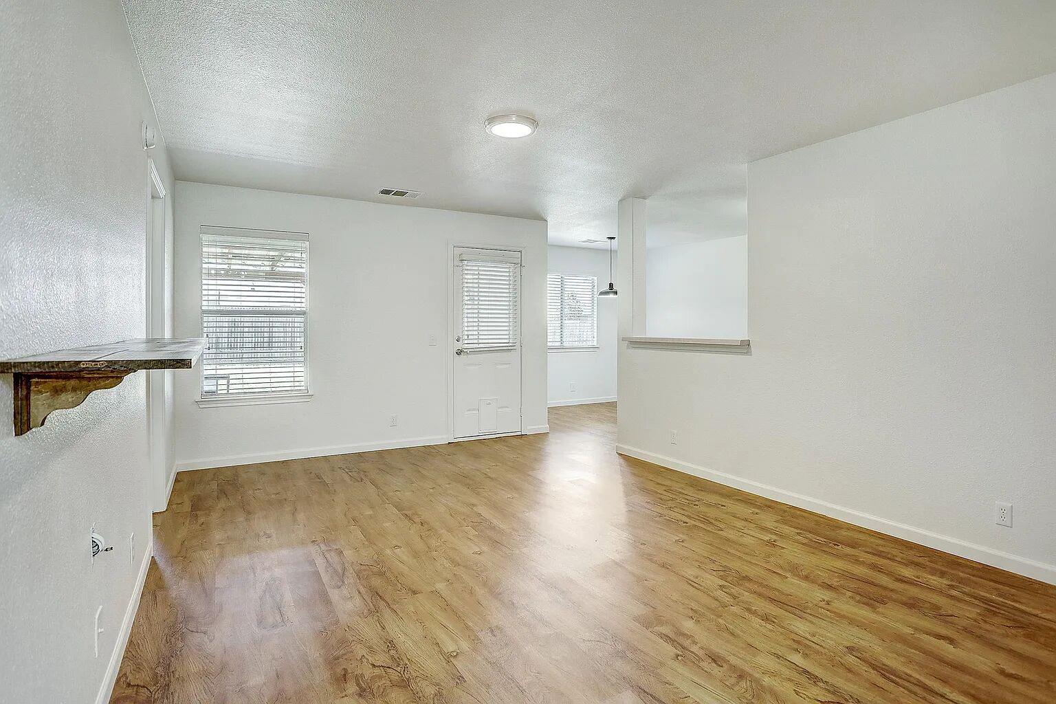 207 Tolcarne Dr, Hutto, TX 78634