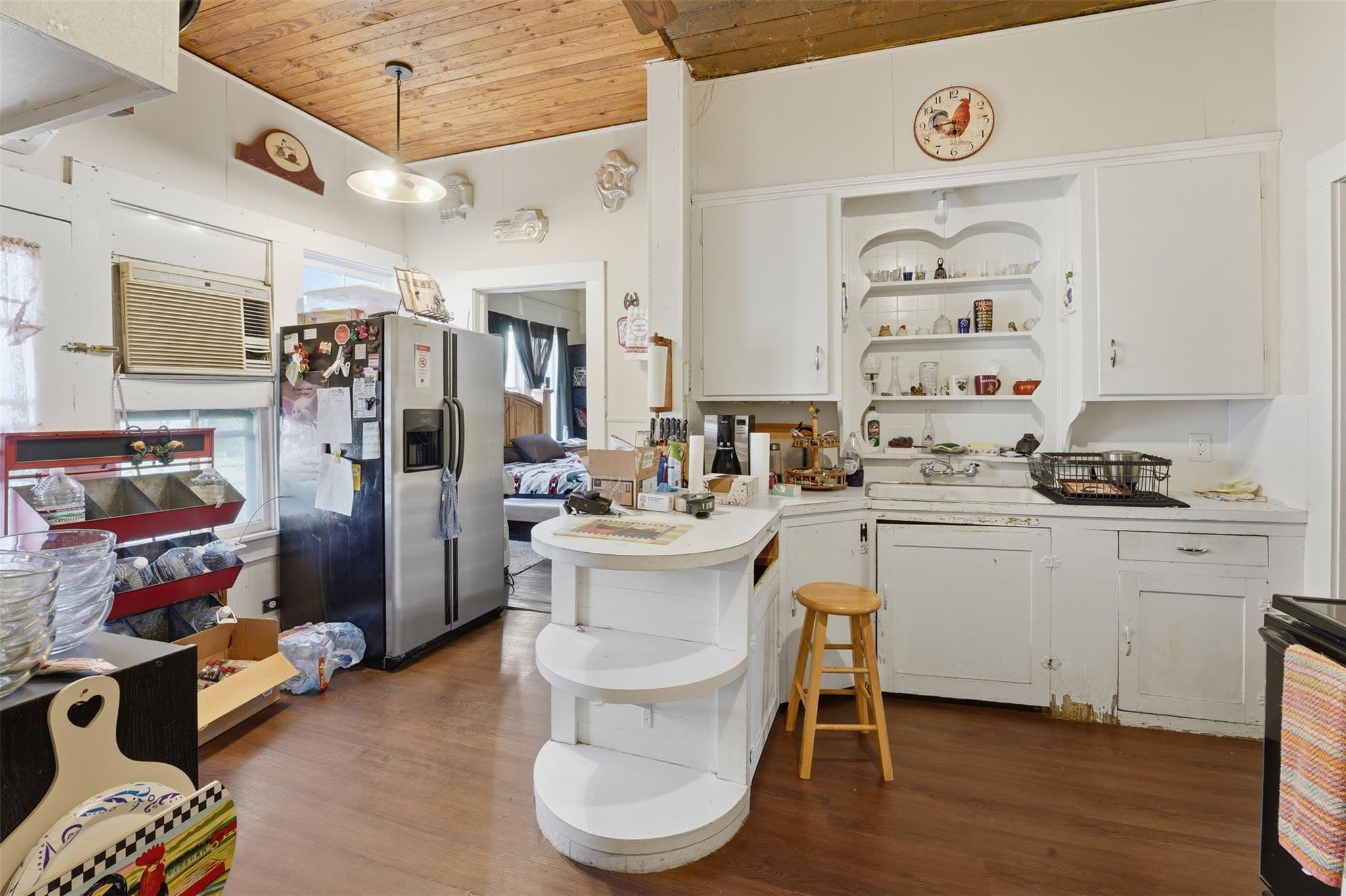 211 E 4th St, Nixon, TX 78140