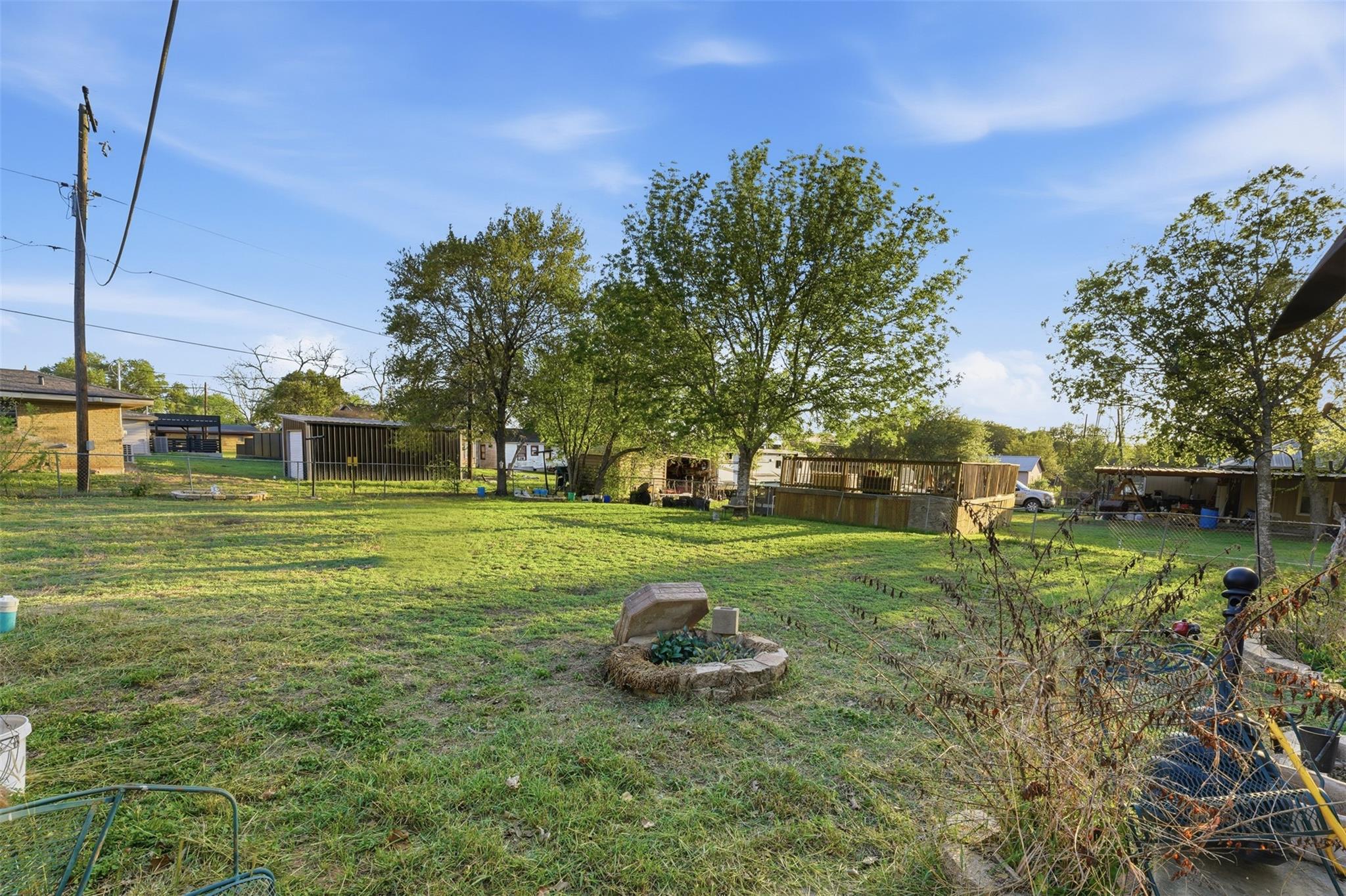 211 E 4th St, Nixon, TX 78140